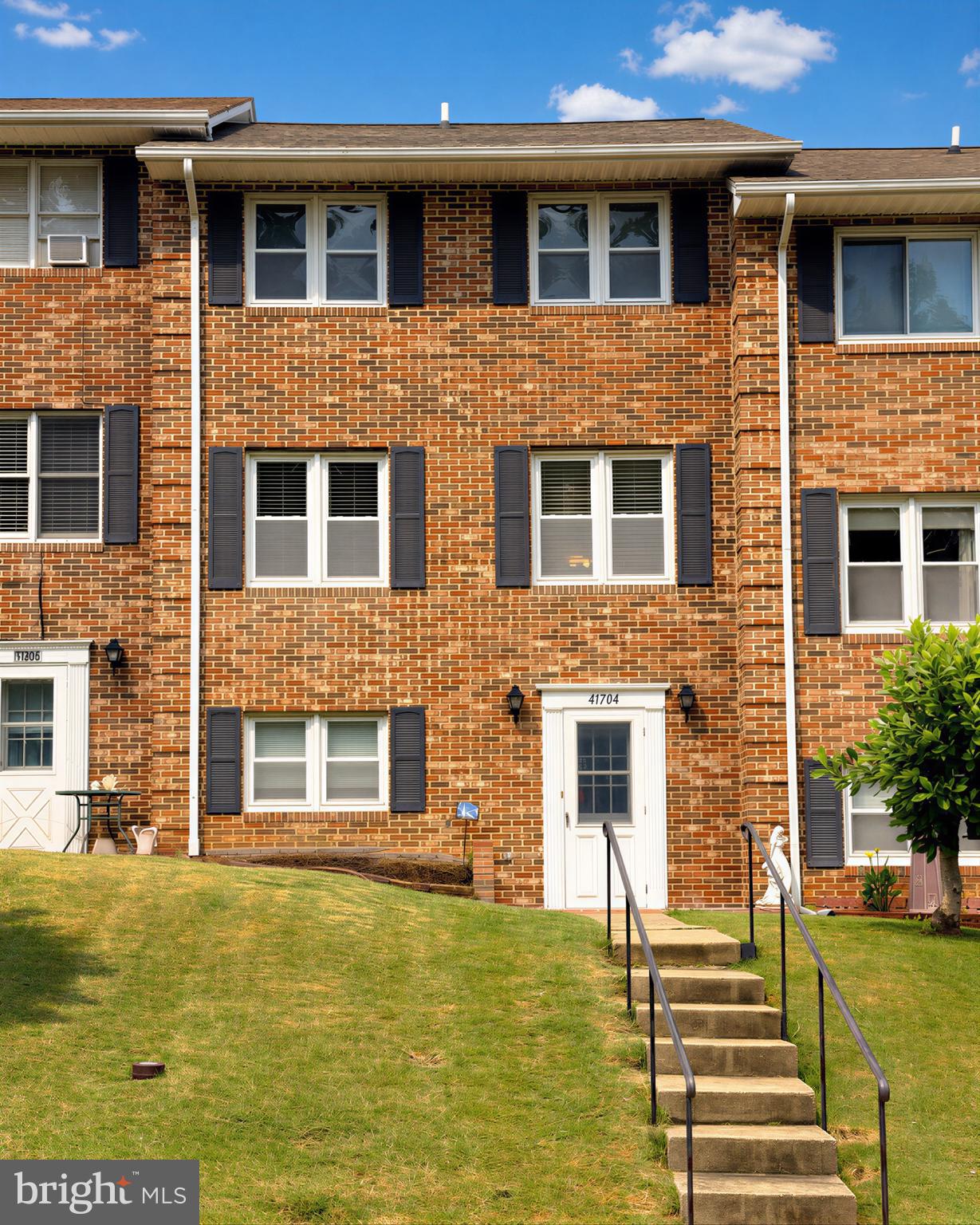 COURT PLAZA TOWNHOUSES - Residential