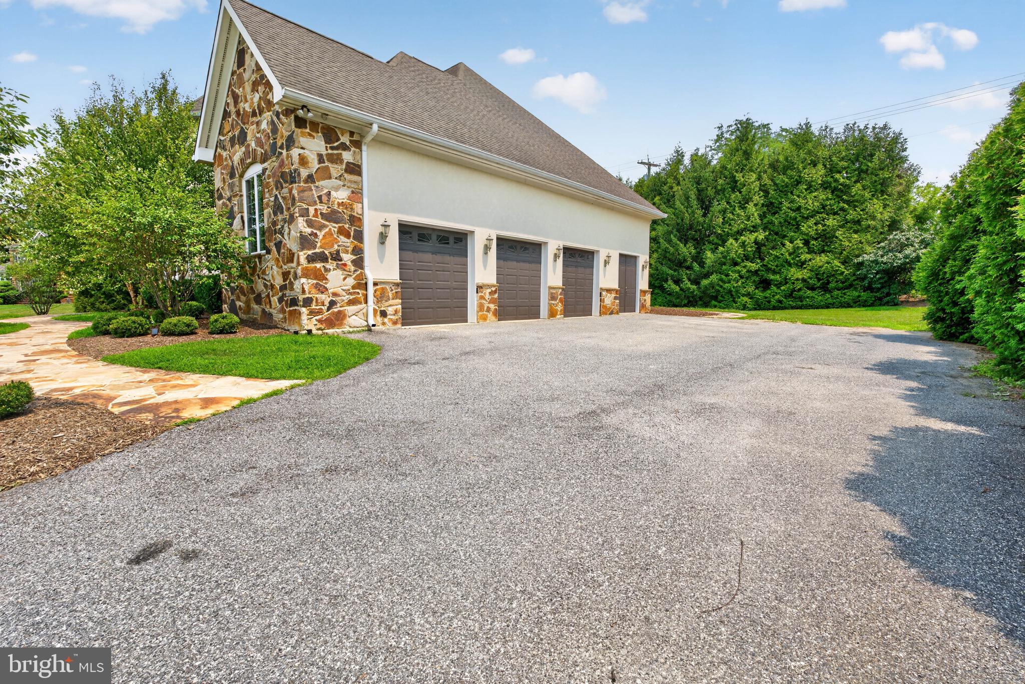 HAYFIELDS - Residential