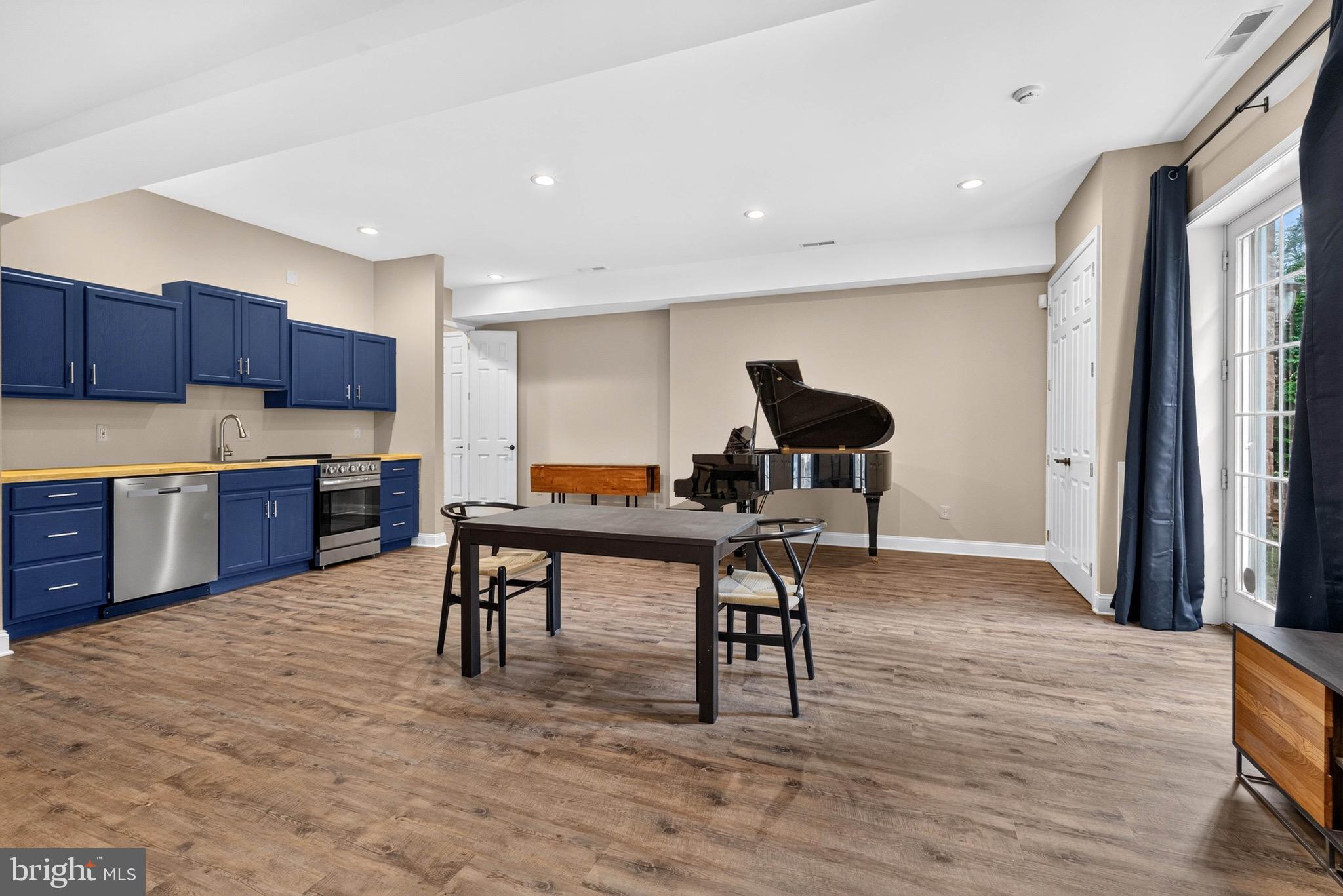 HAYFIELDS - Residential