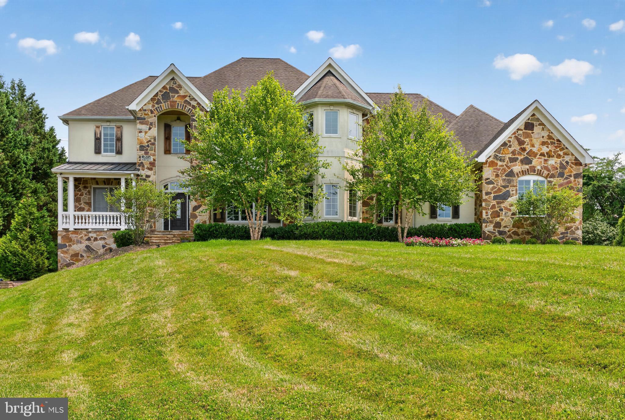 HAYFIELDS - Residential