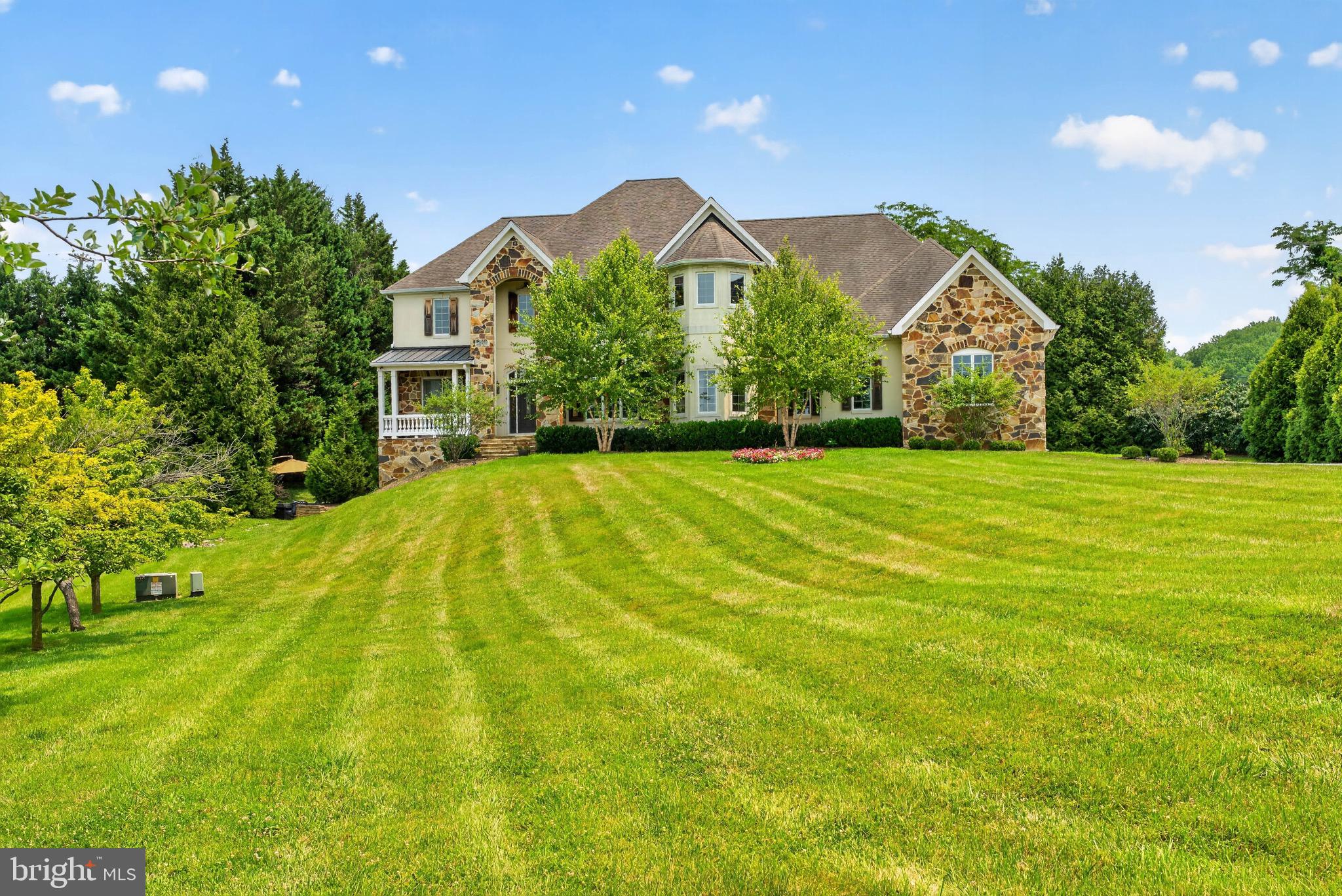 HAYFIELDS - Residential