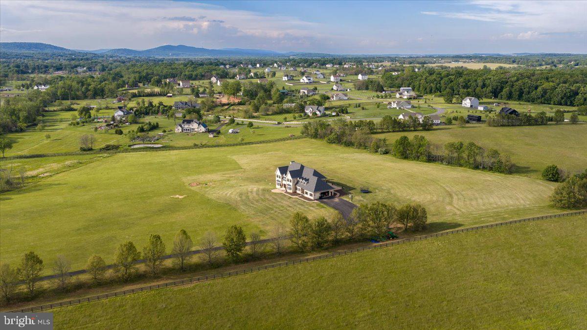 LEE'S CROSSING - Residential