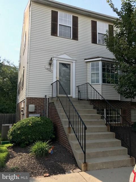Located in the heart of Laurel near the new shopping center.  This 3 bedrooms, 2 1/2 bath, living room with fireplace, sep dining room, Large kitchen w/ table space.    Deck off Living room. Master bedroom w/ full bathroom. Lower level w/ washer & dryer. Very convenient to I-95, 295 and the ICC.  No smoking and no pets with this one.  Call for more info.