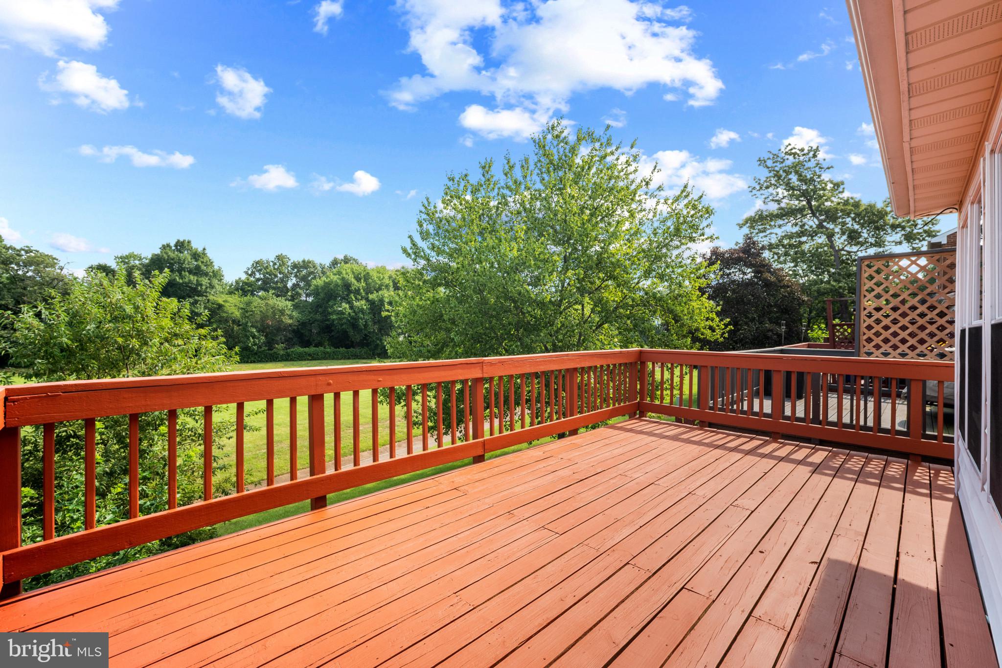 MIRROR RIDGE - Residential