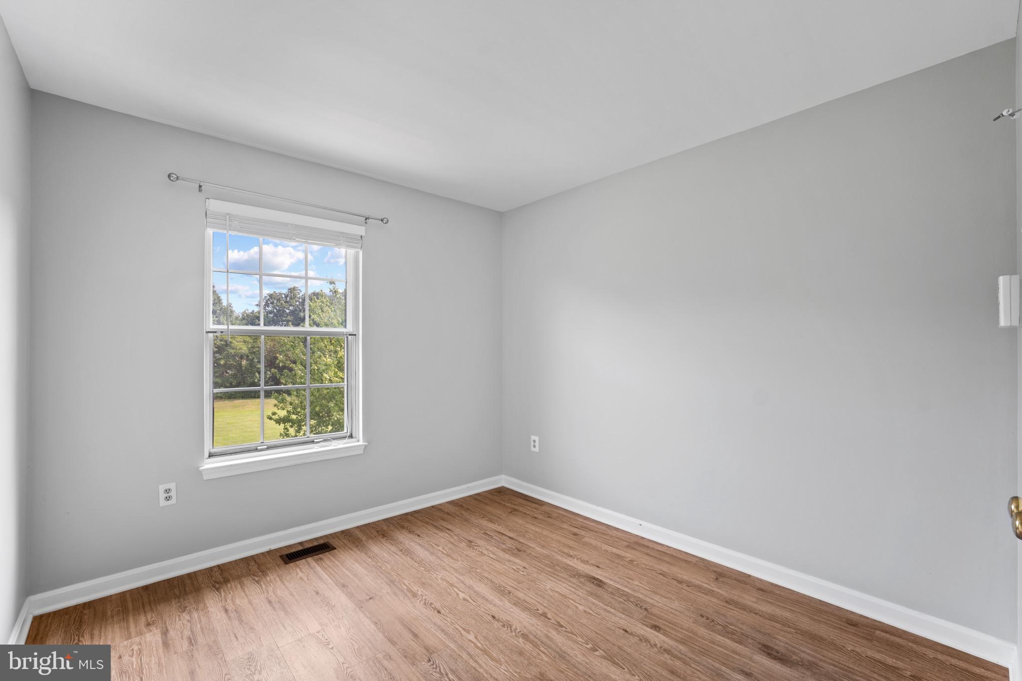 MIRROR RIDGE - Residential