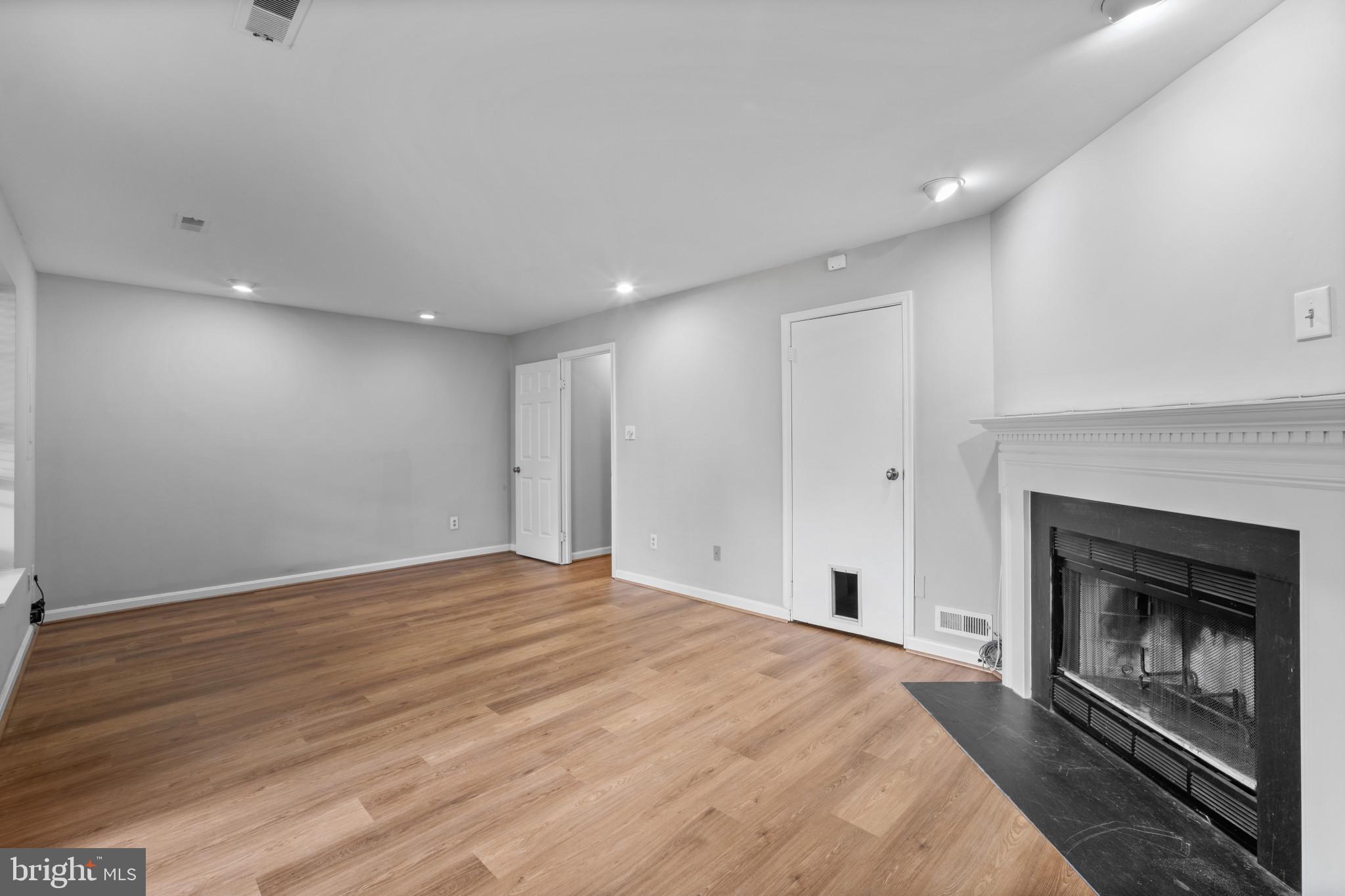 MIRROR RIDGE - Residential
