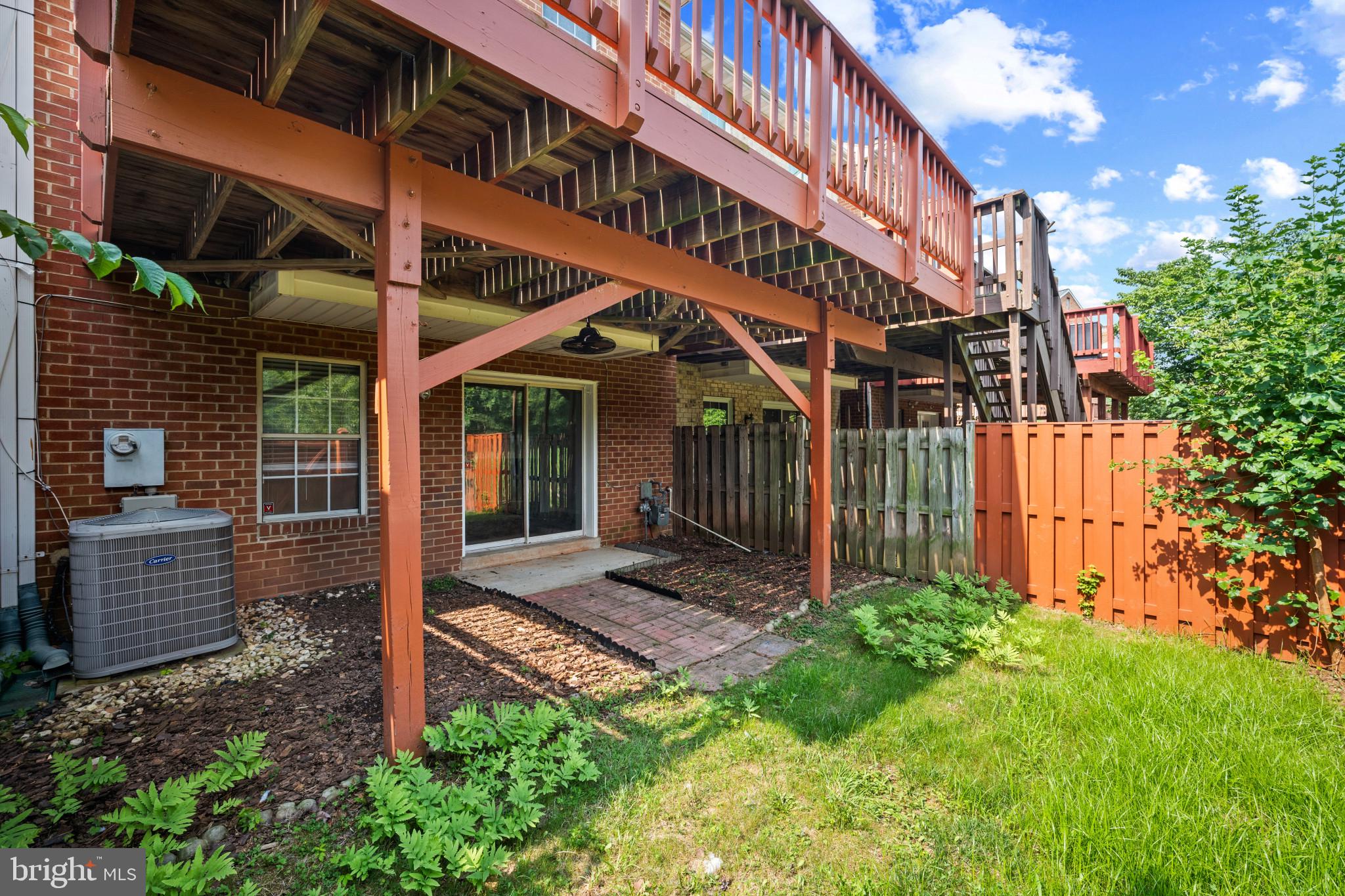 MIRROR RIDGE - Residential