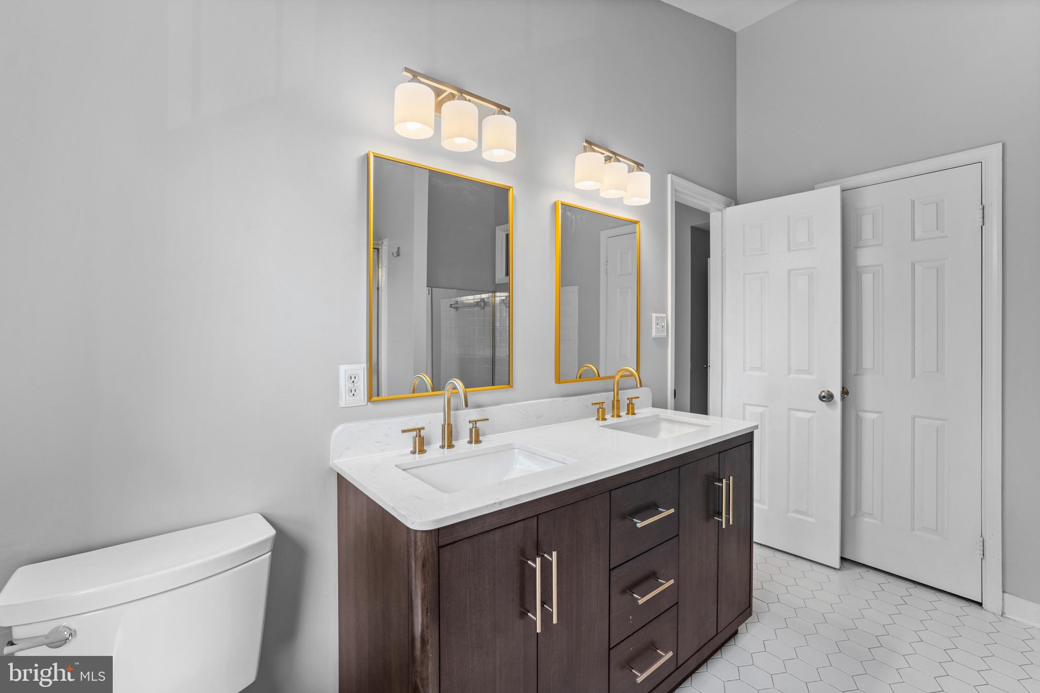MIRROR RIDGE - Residential