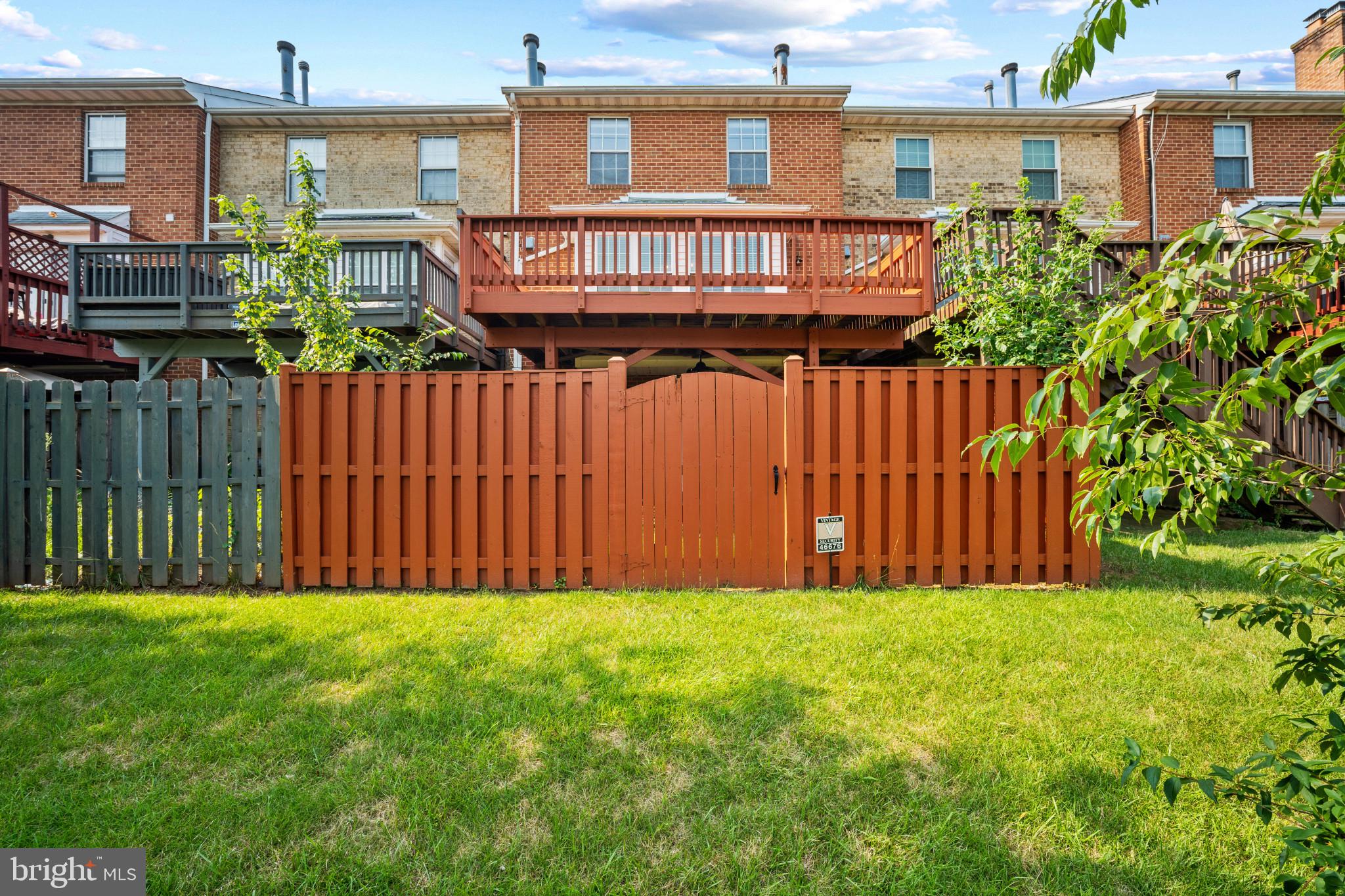 MIRROR RIDGE - Residential