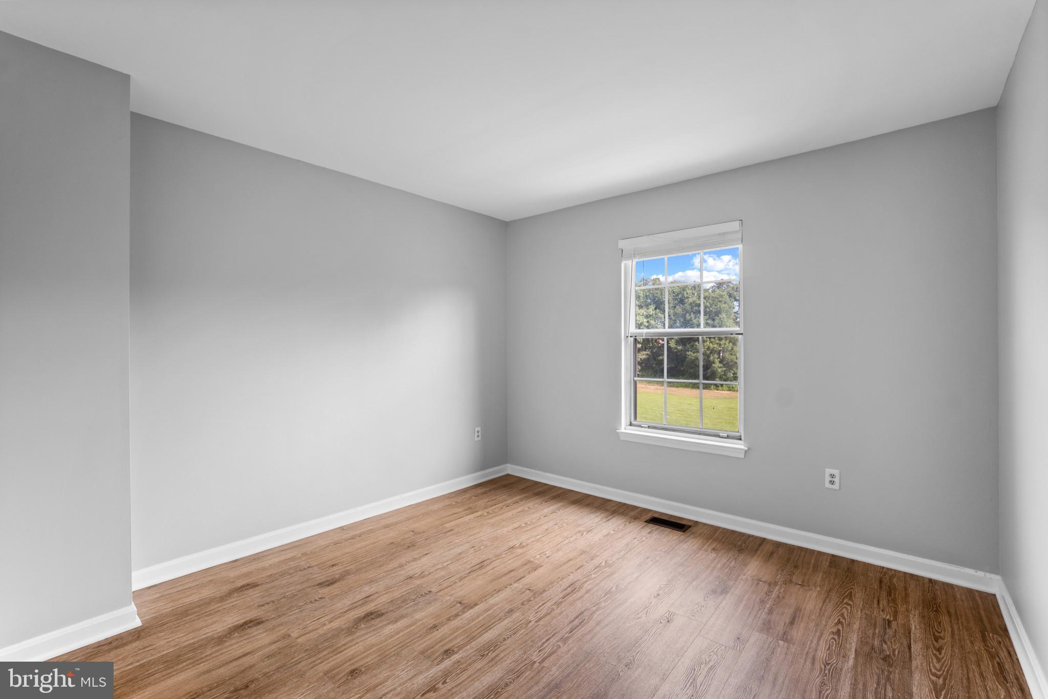 MIRROR RIDGE - Residential