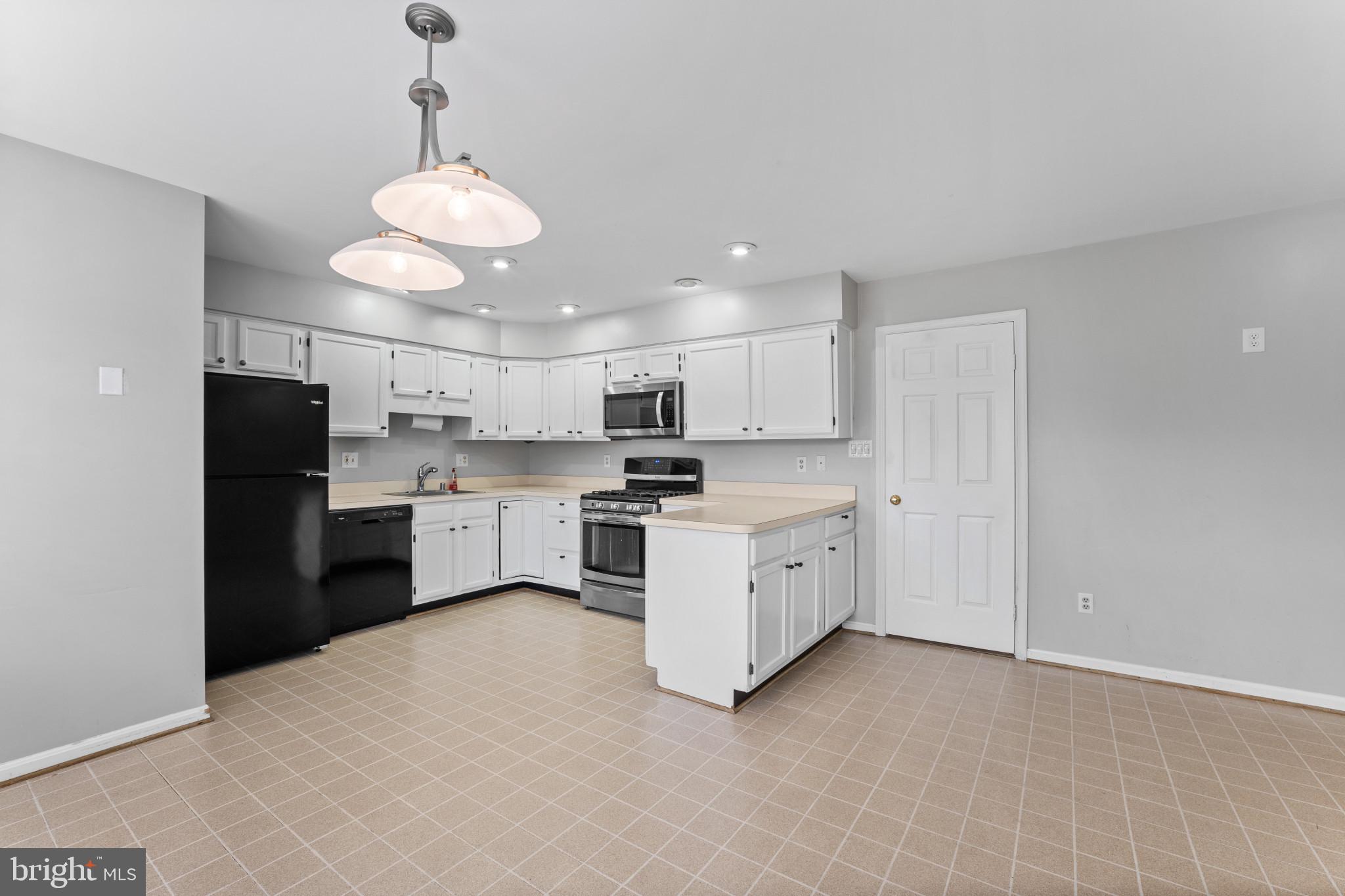 MIRROR RIDGE - Residential