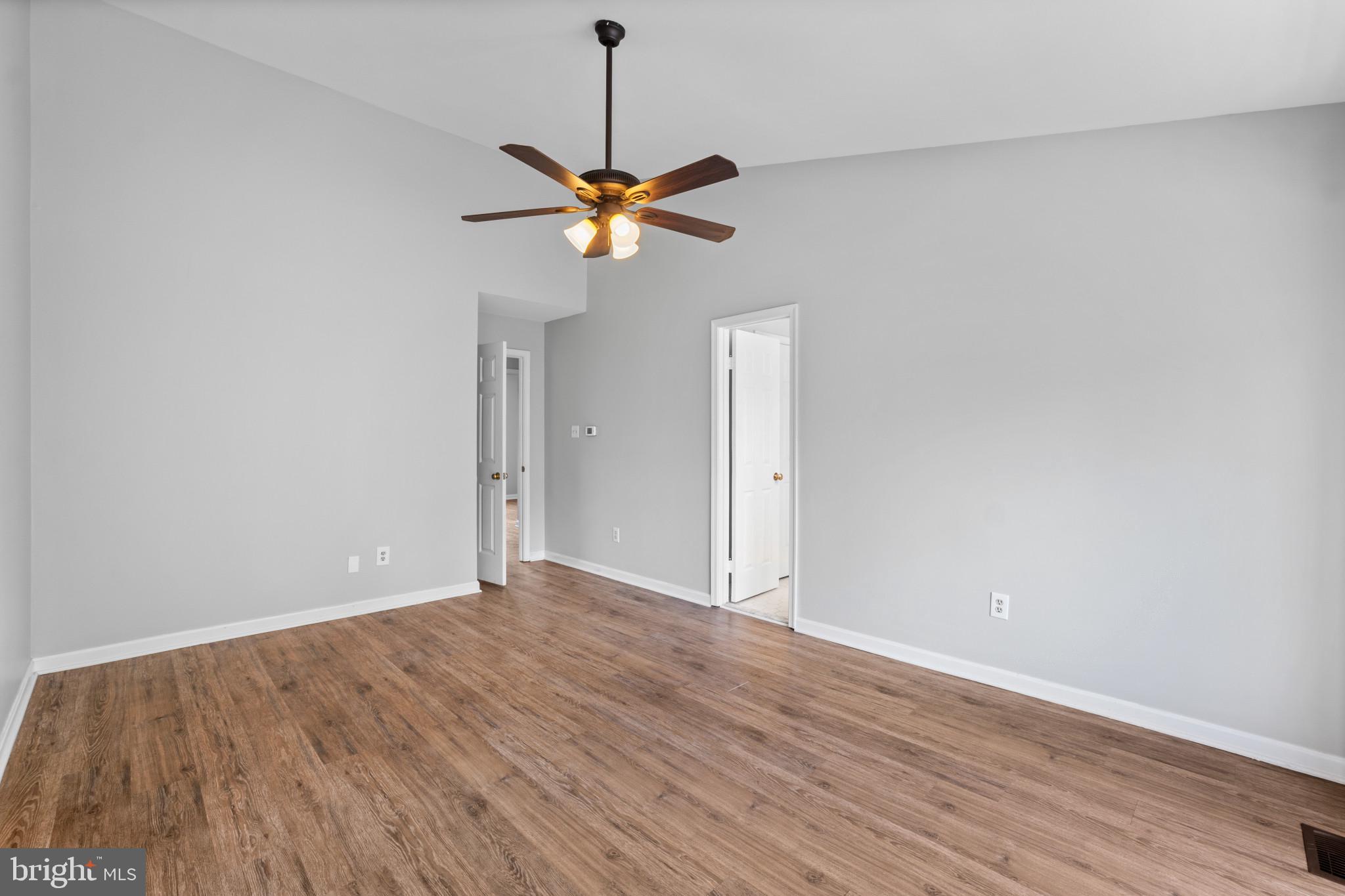 MIRROR RIDGE - Residential