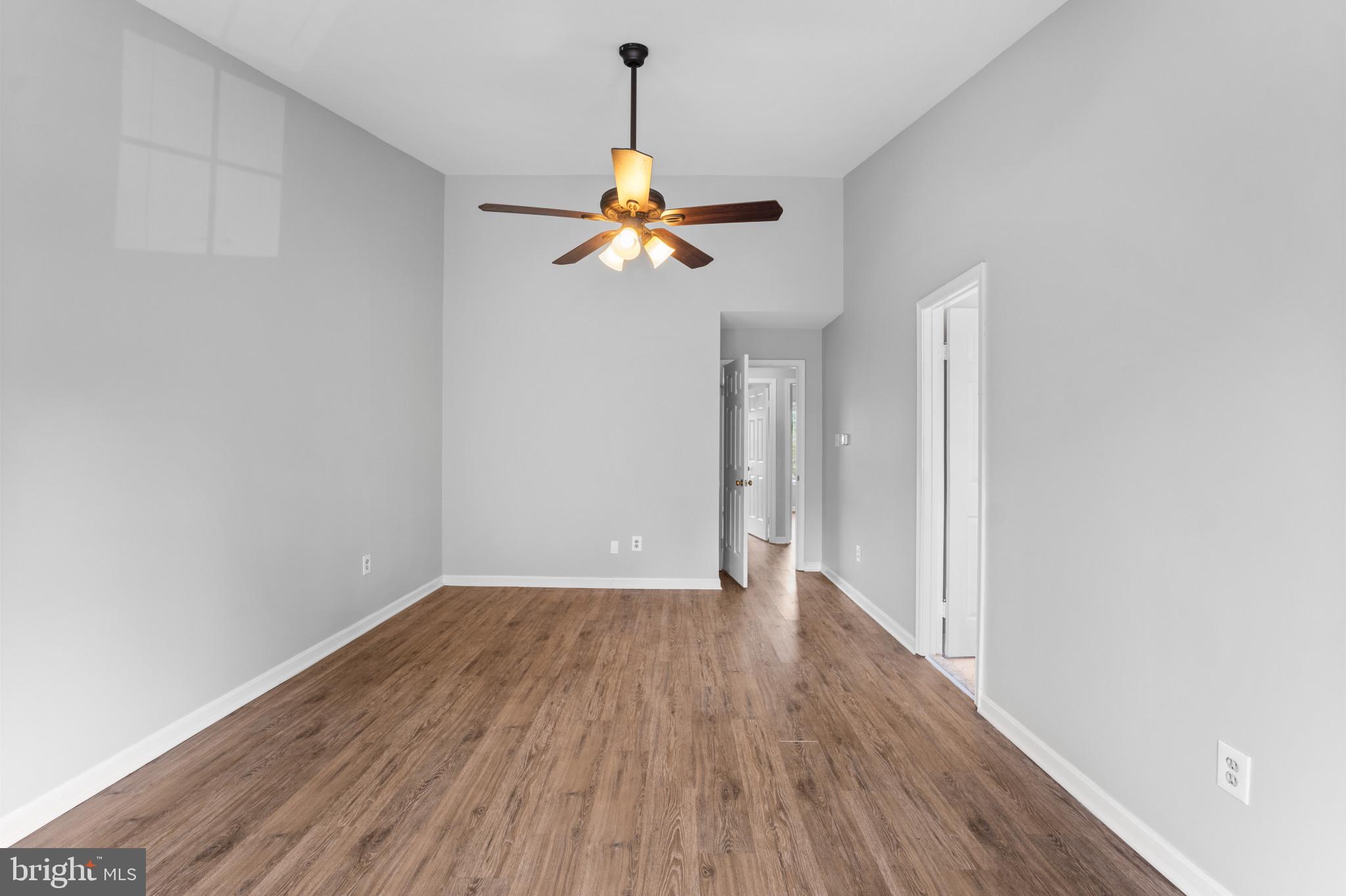 MIRROR RIDGE - Residential