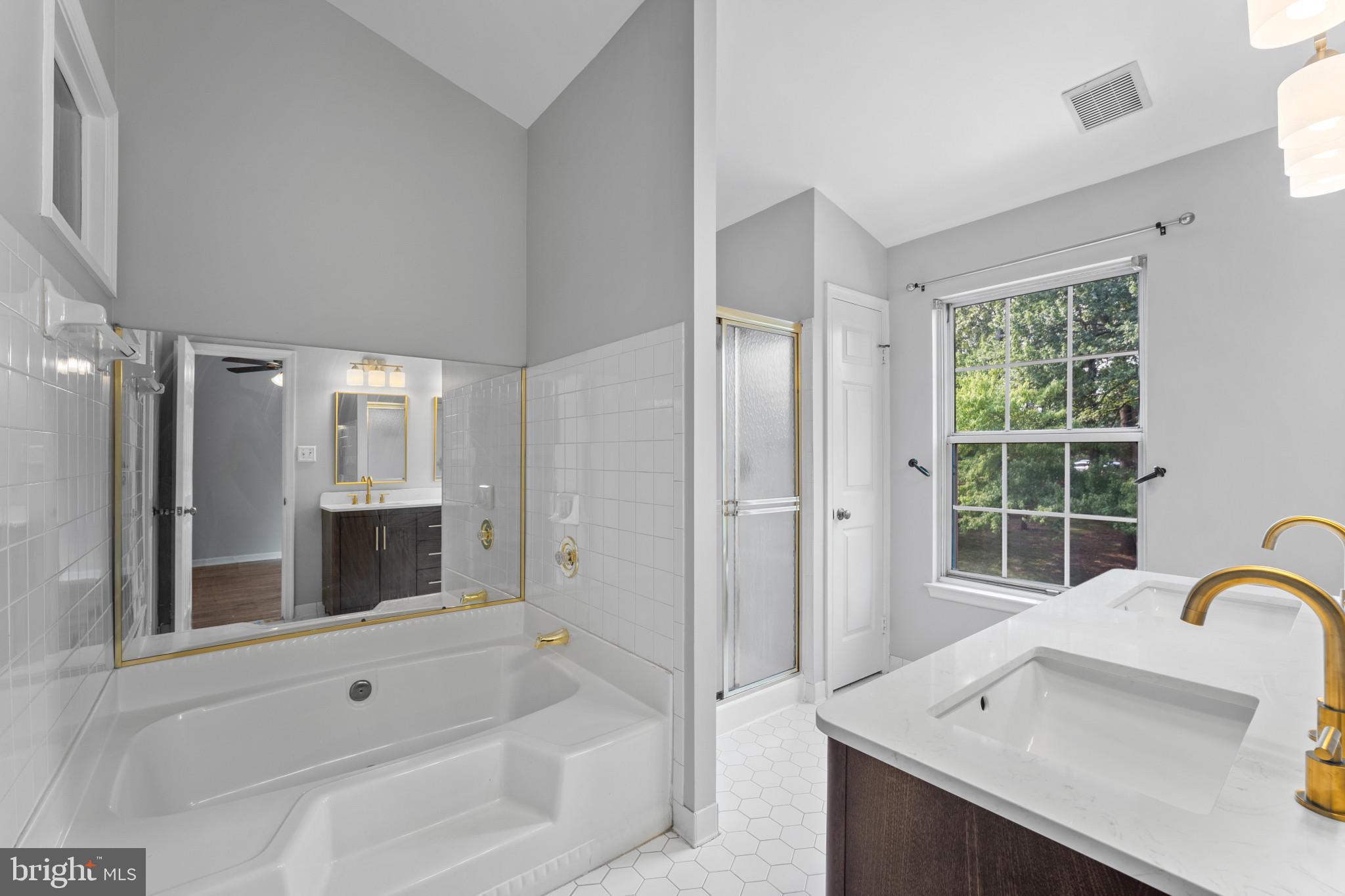 MIRROR RIDGE - Residential