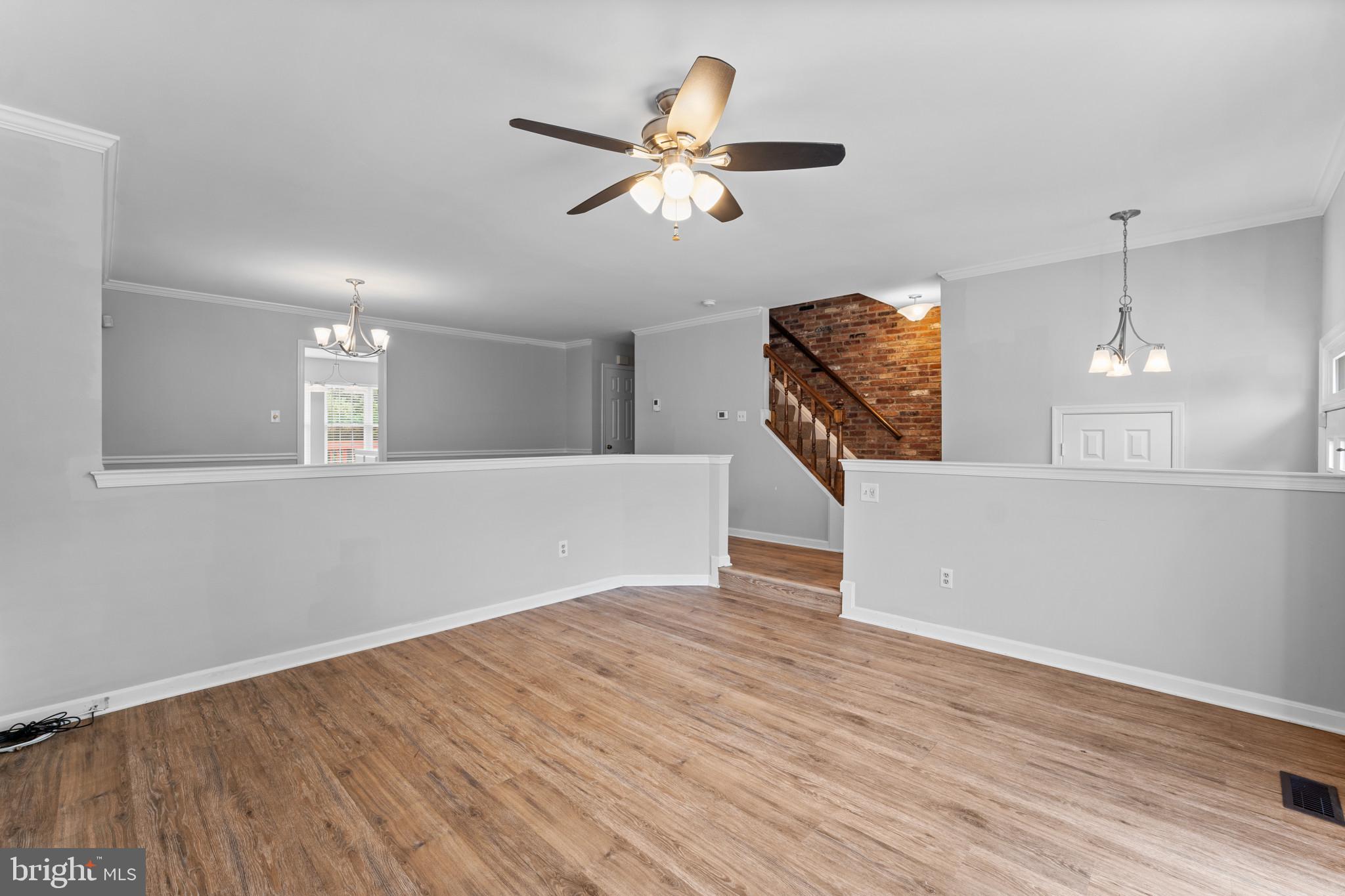 MIRROR RIDGE - Residential