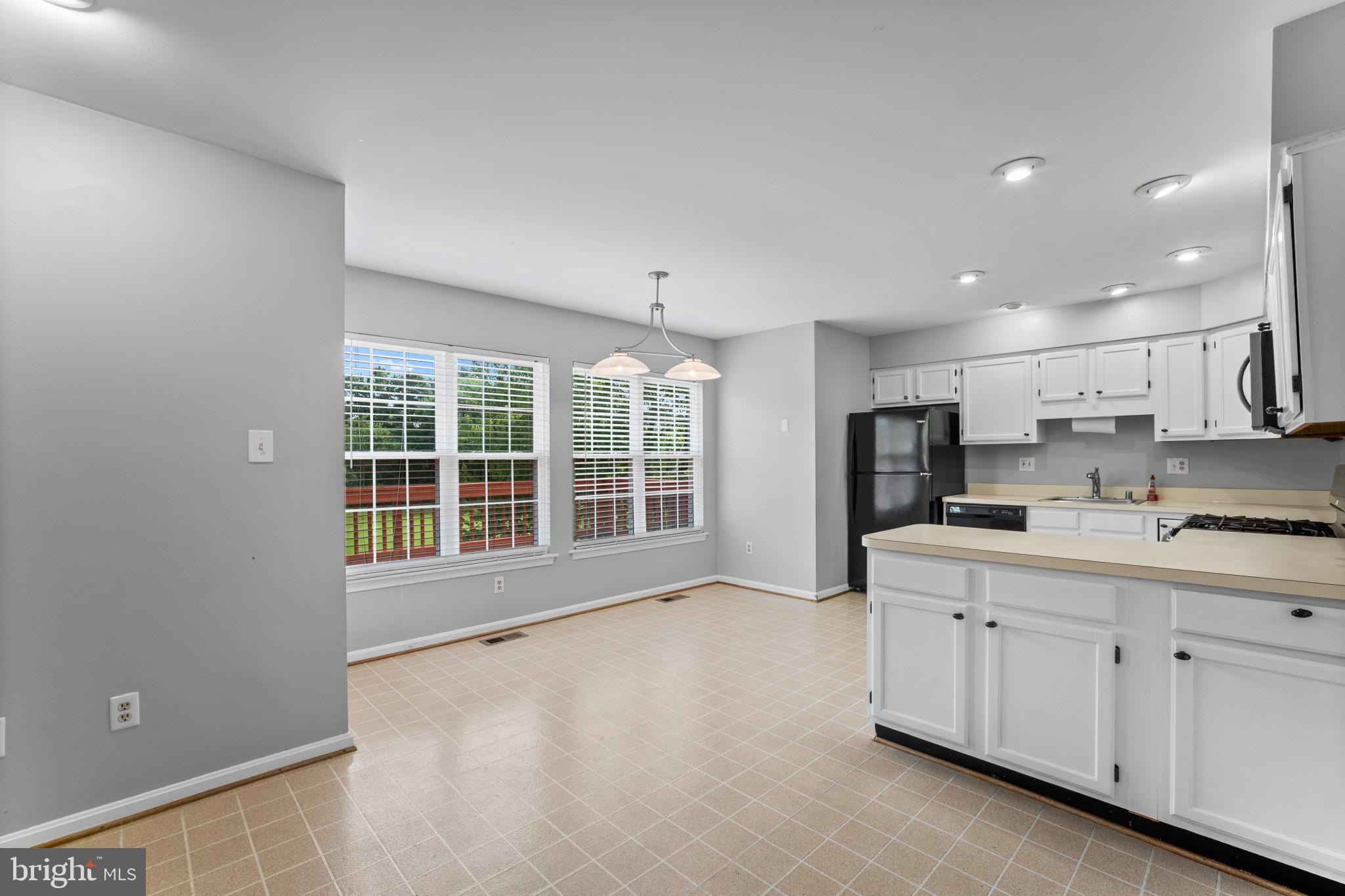 MIRROR RIDGE - Residential