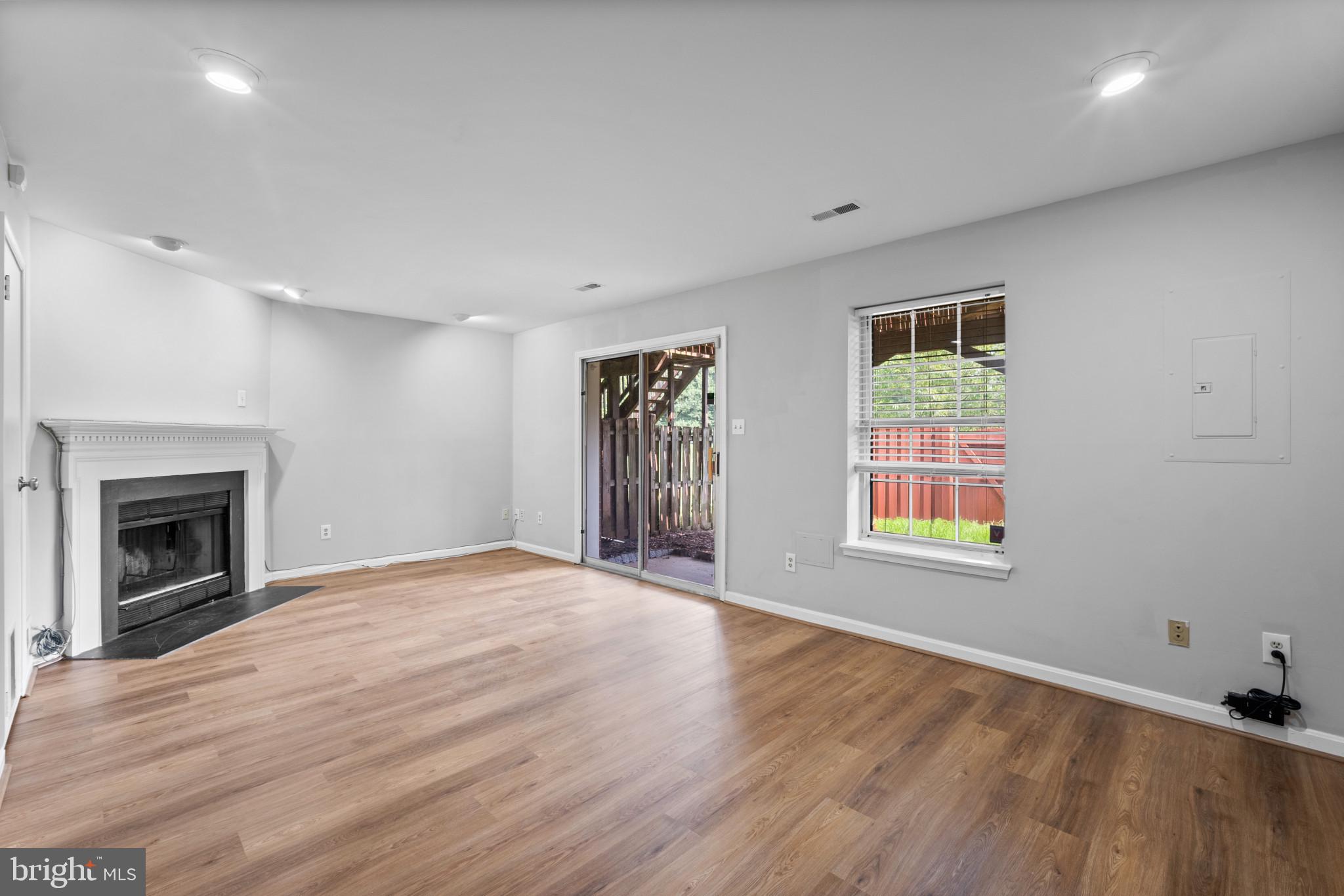 MIRROR RIDGE - Residential