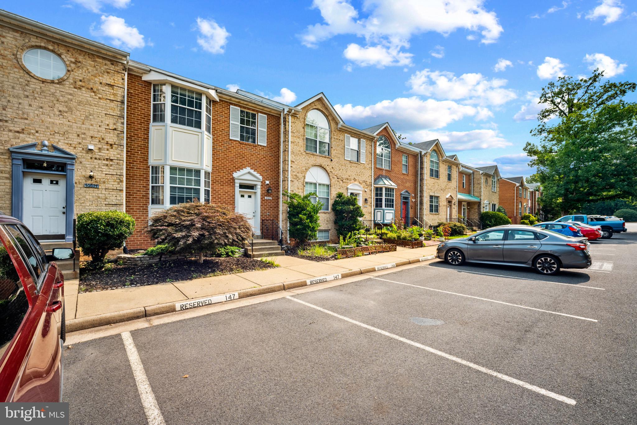 MIRROR RIDGE - Residential