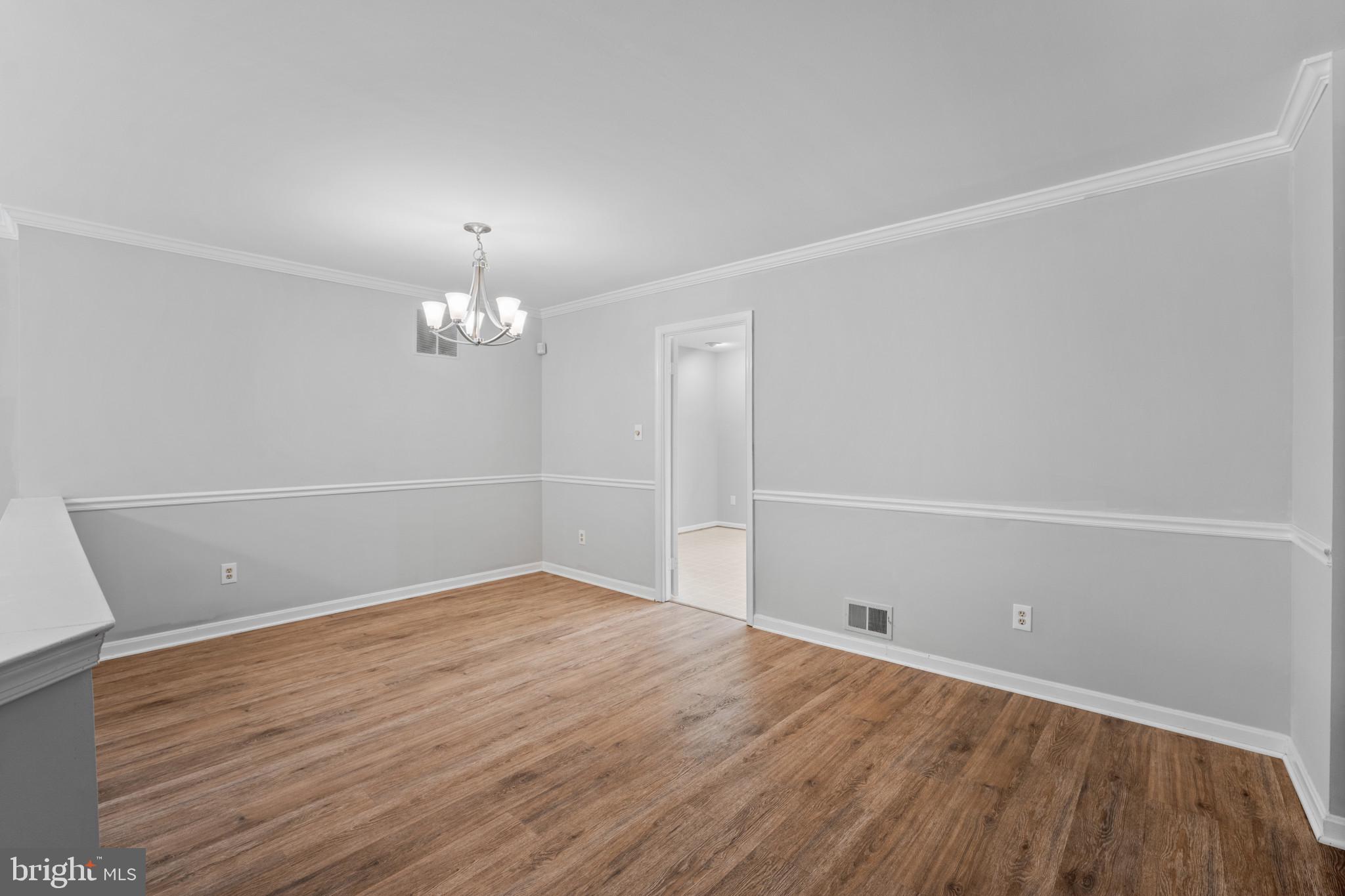 MIRROR RIDGE - Residential