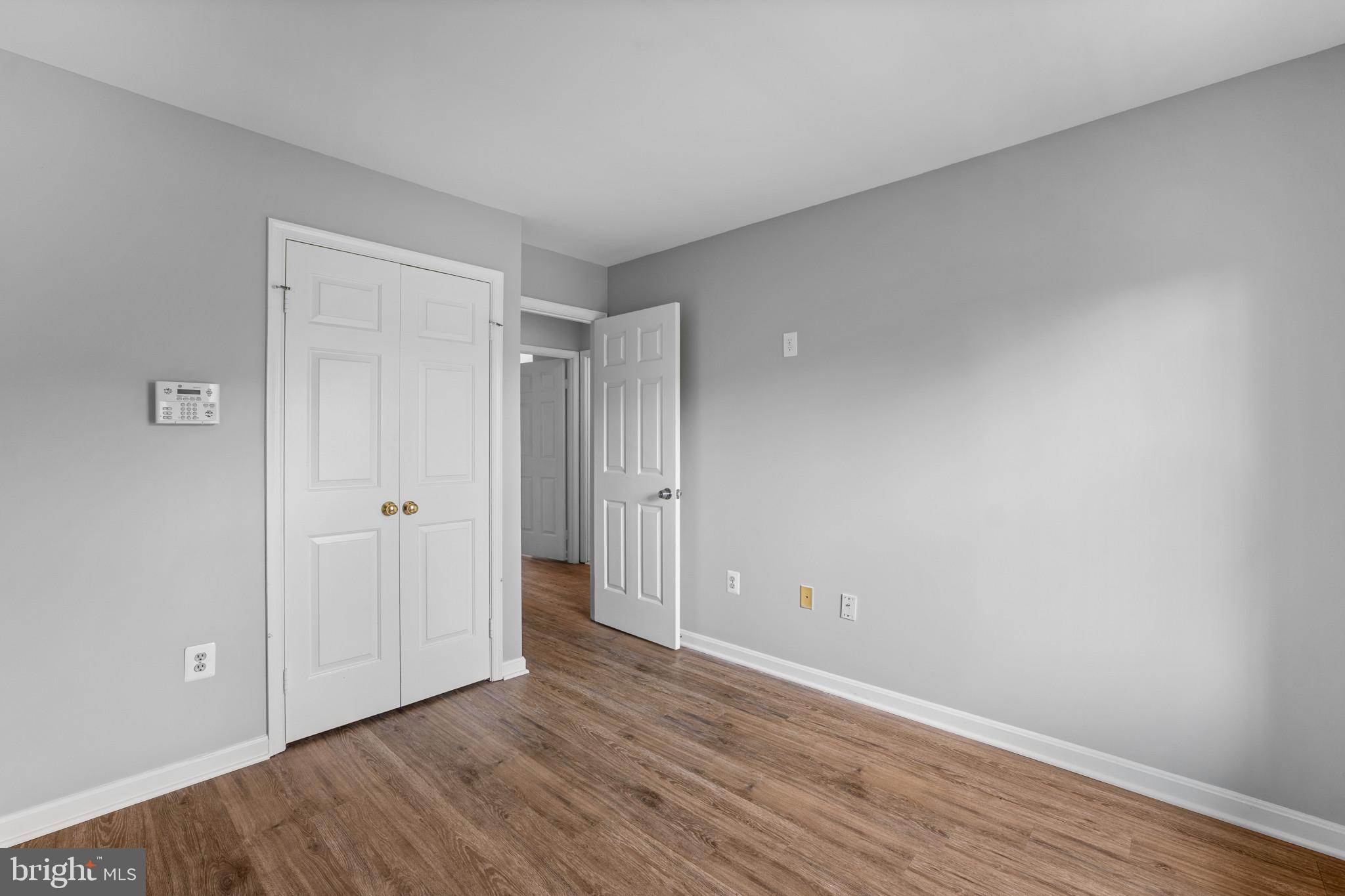 MIRROR RIDGE - Residential