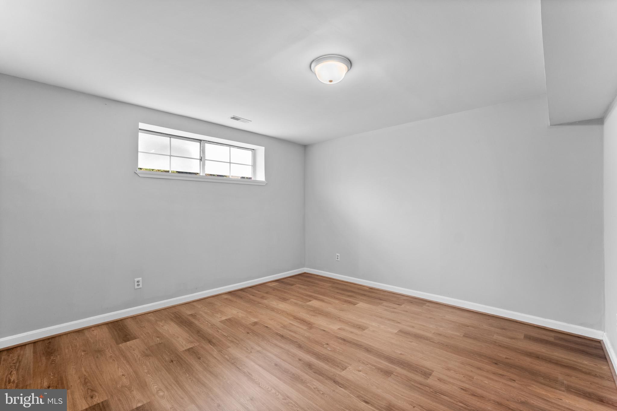 MIRROR RIDGE - Residential