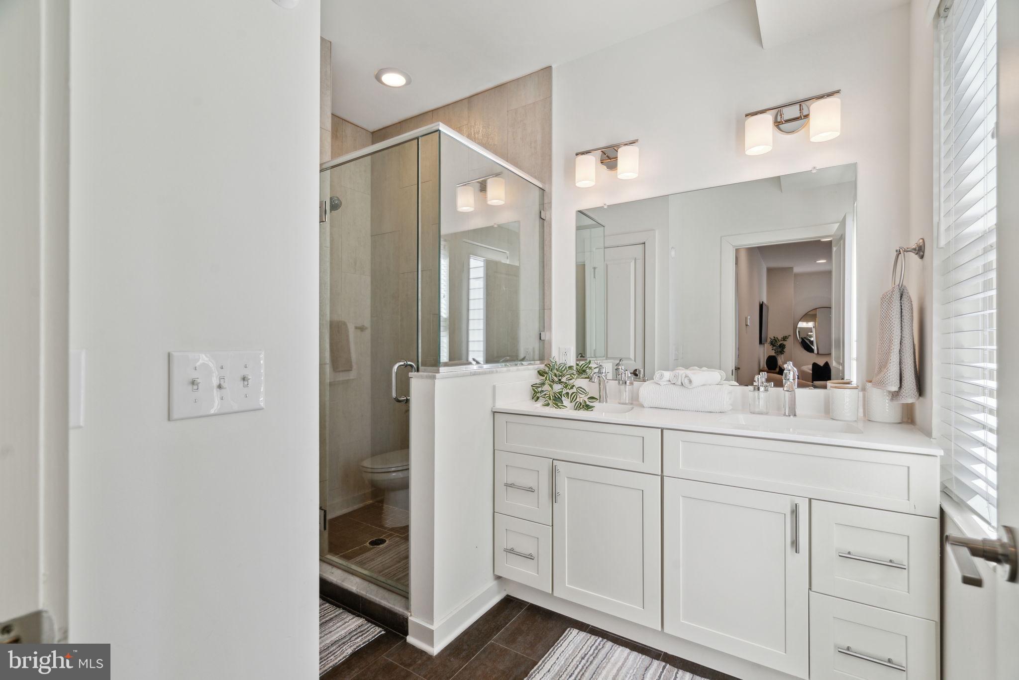 EAST KENSINGTON - Residential