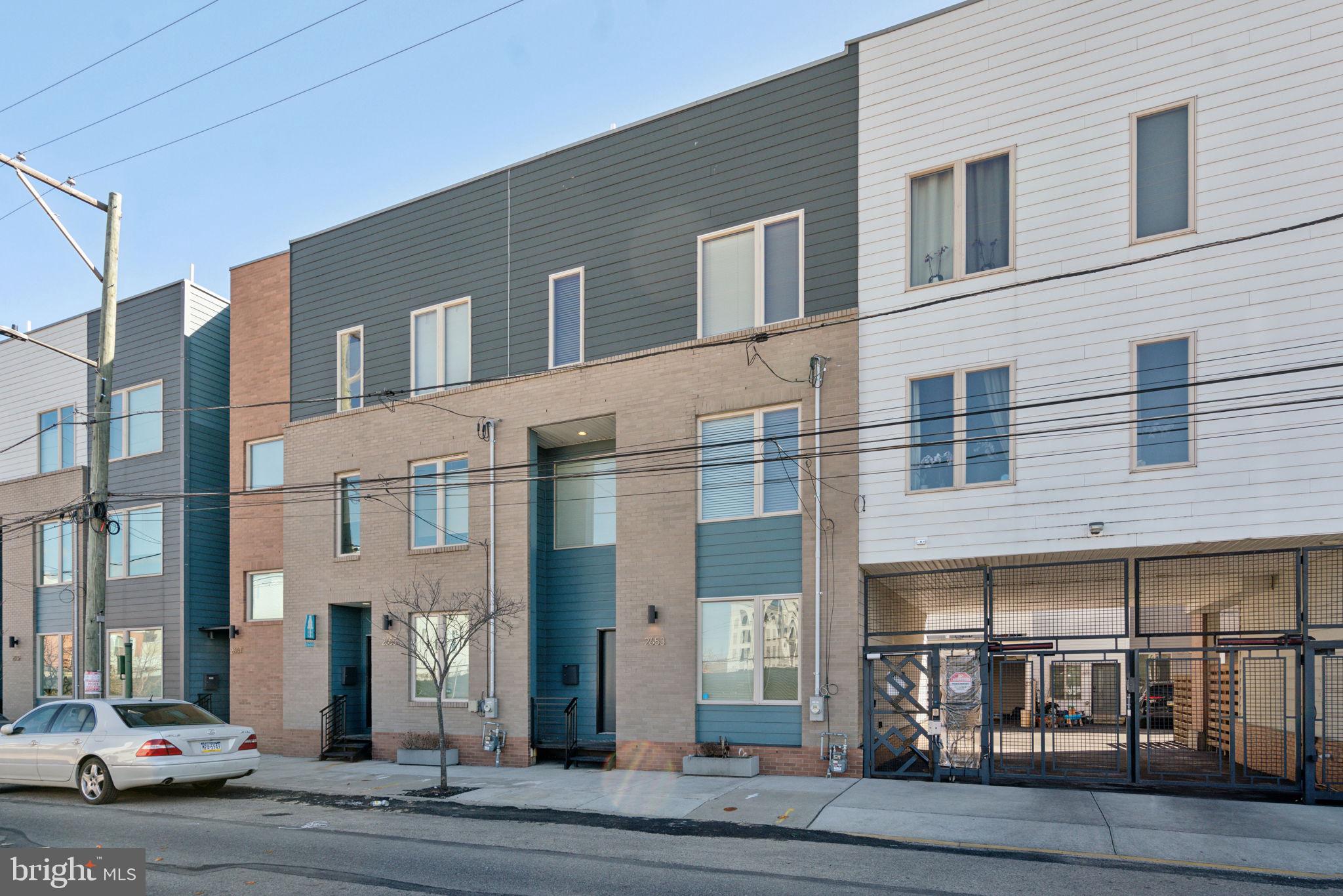 EAST KENSINGTON - Residential