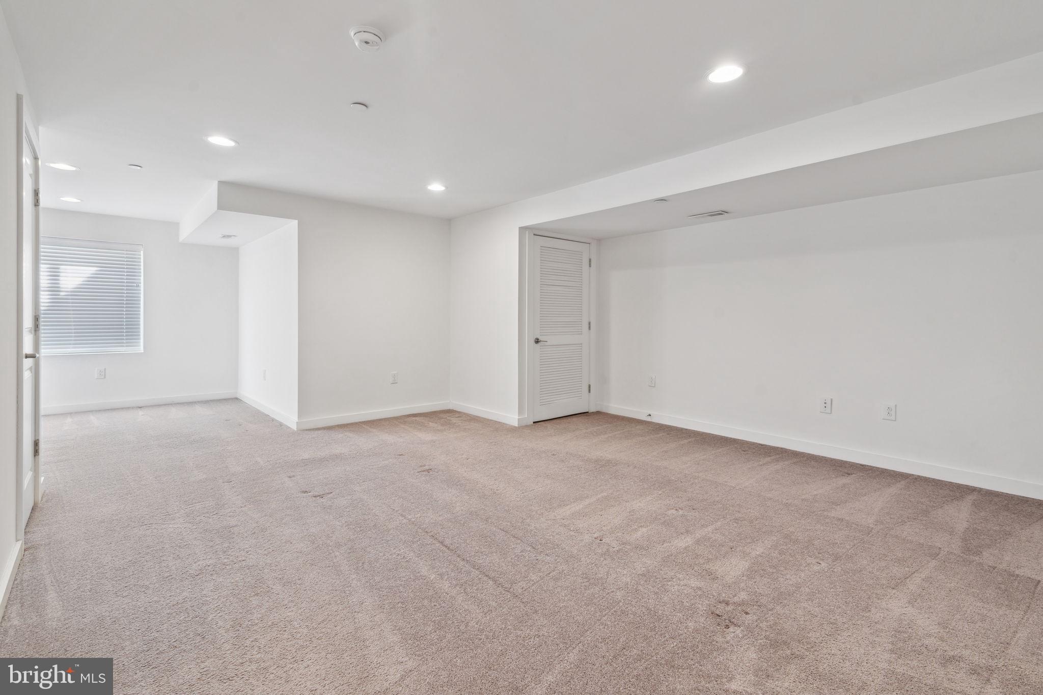 EAST KENSINGTON - Residential