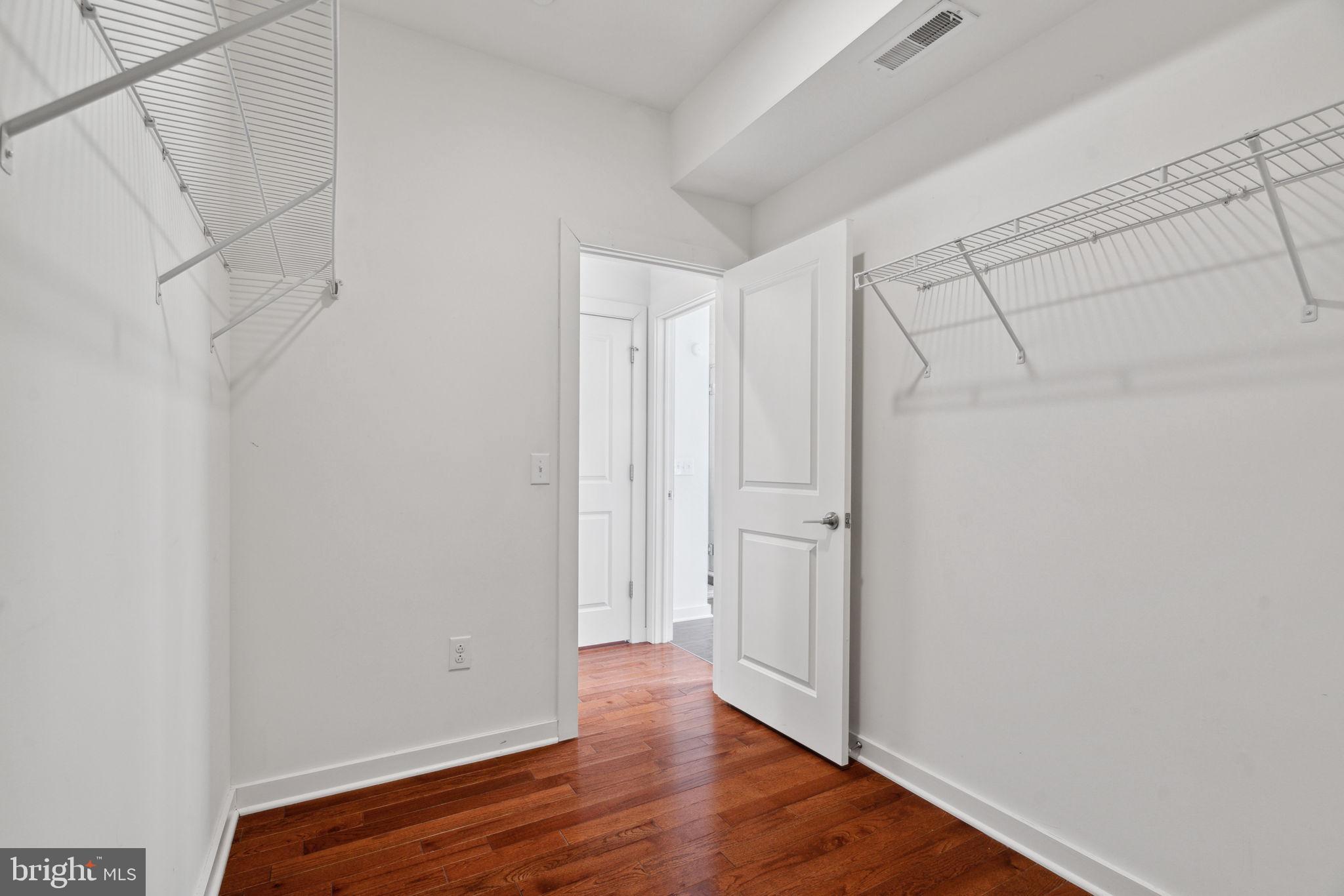 EAST KENSINGTON - Residential