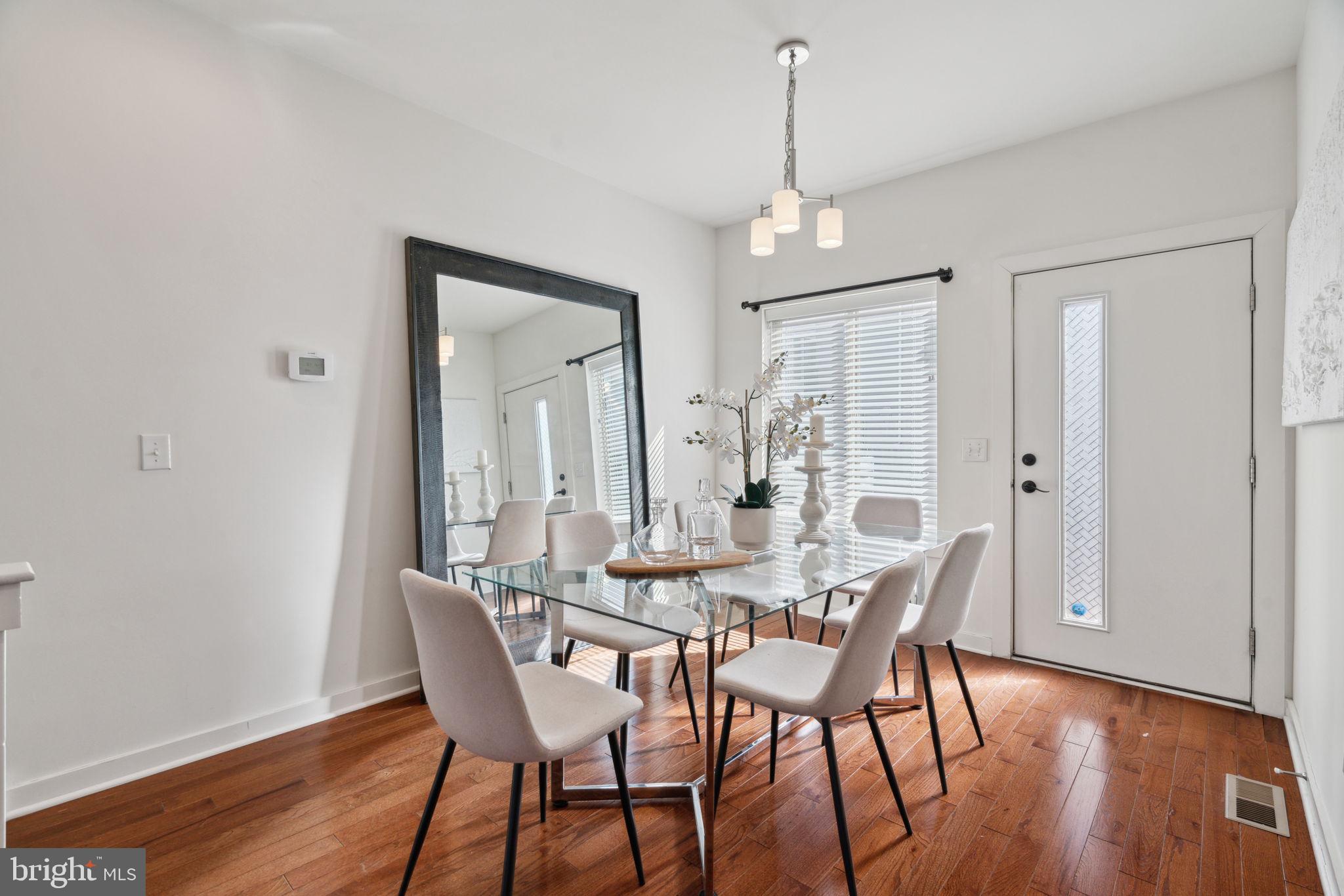 EAST KENSINGTON - Residential