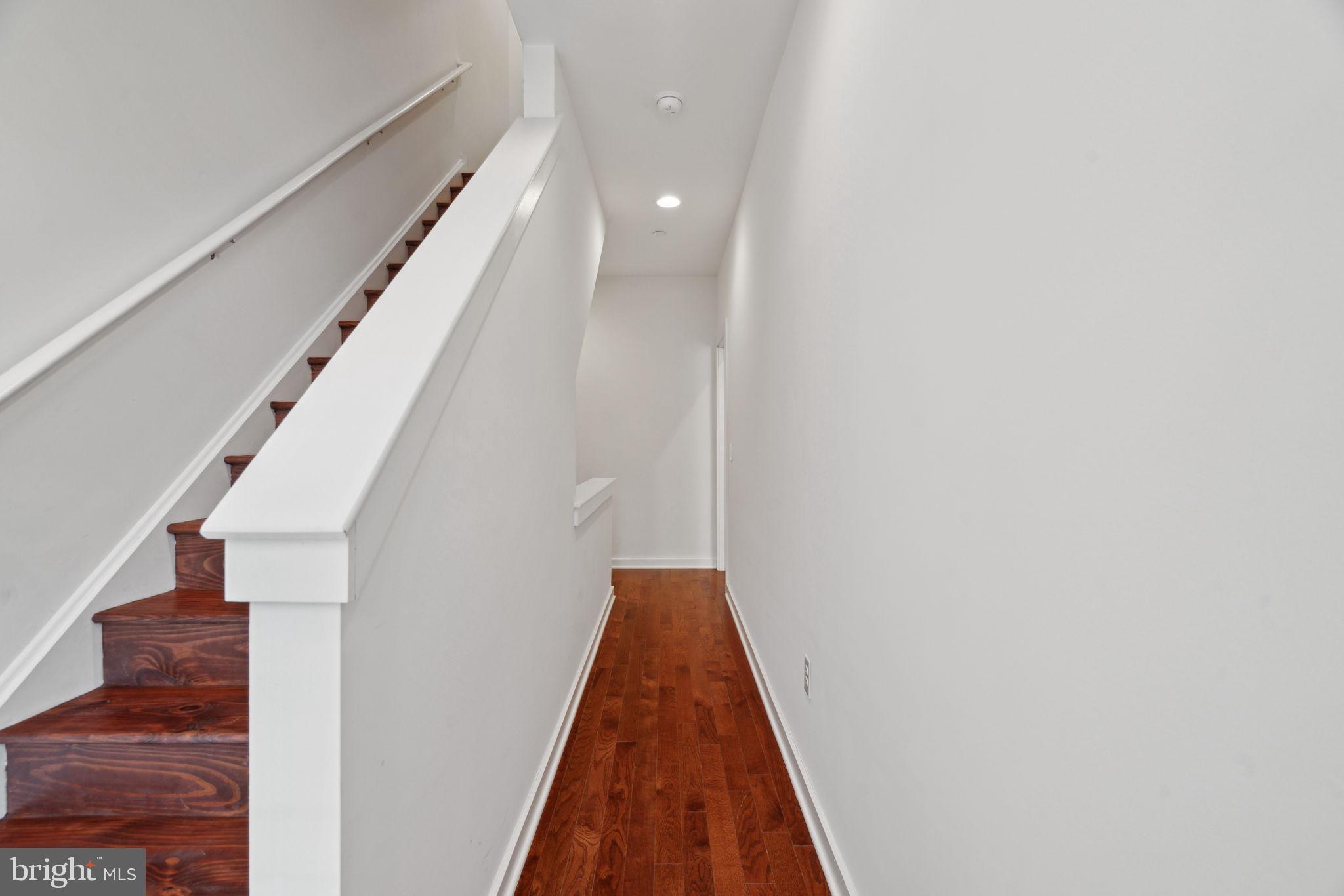 EAST KENSINGTON - Residential
