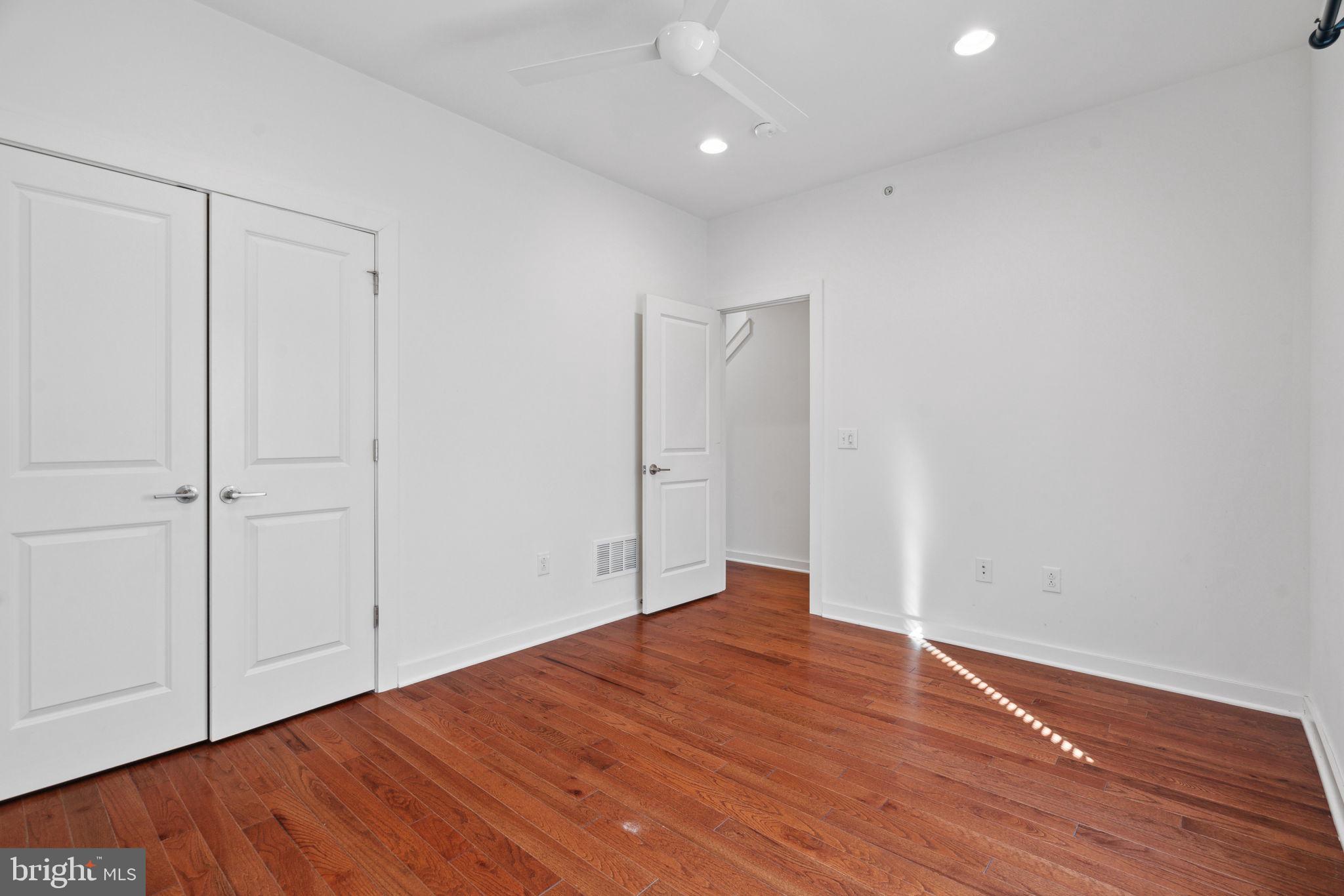 EAST KENSINGTON - Residential