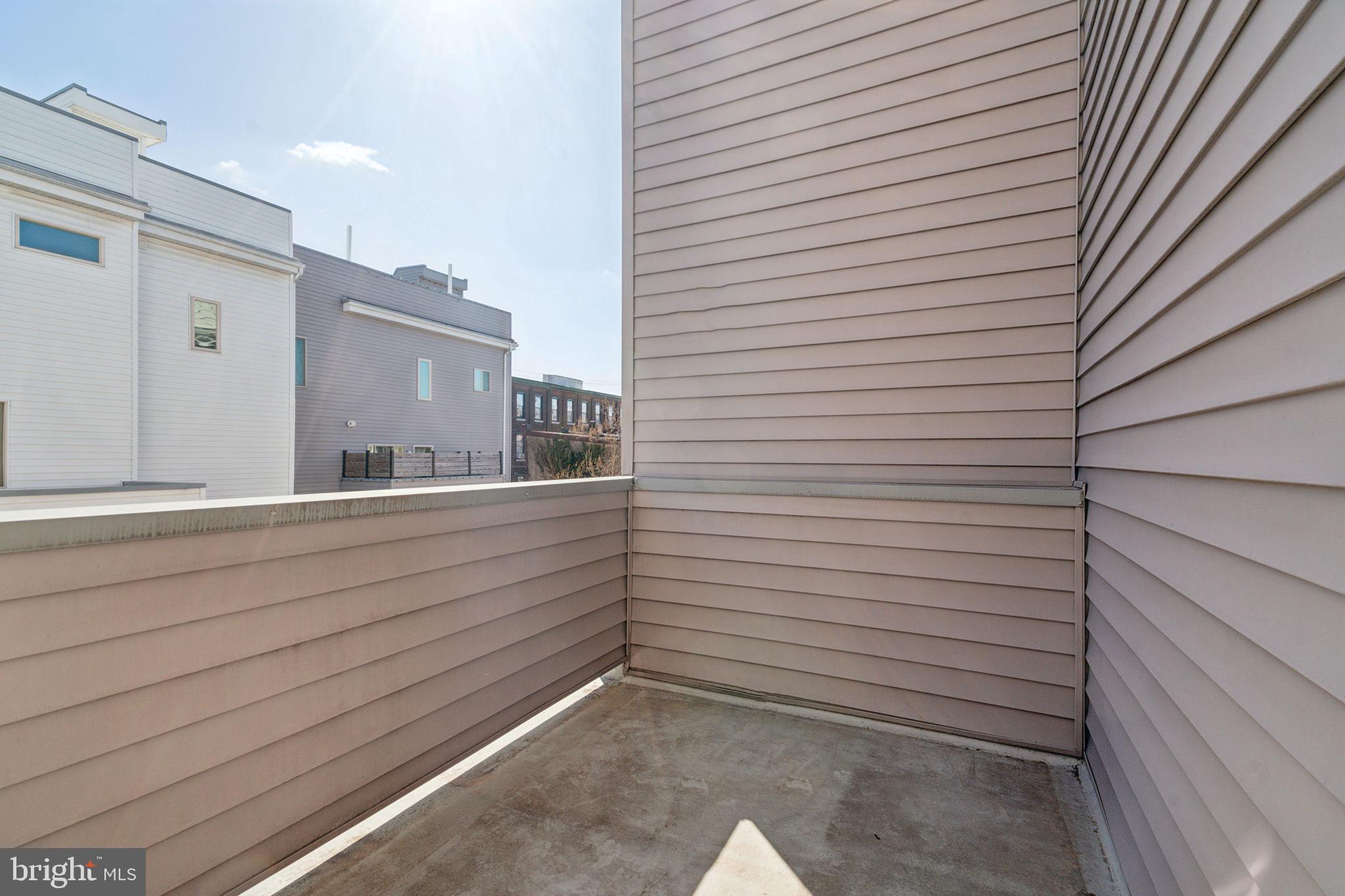 EAST KENSINGTON - Residential