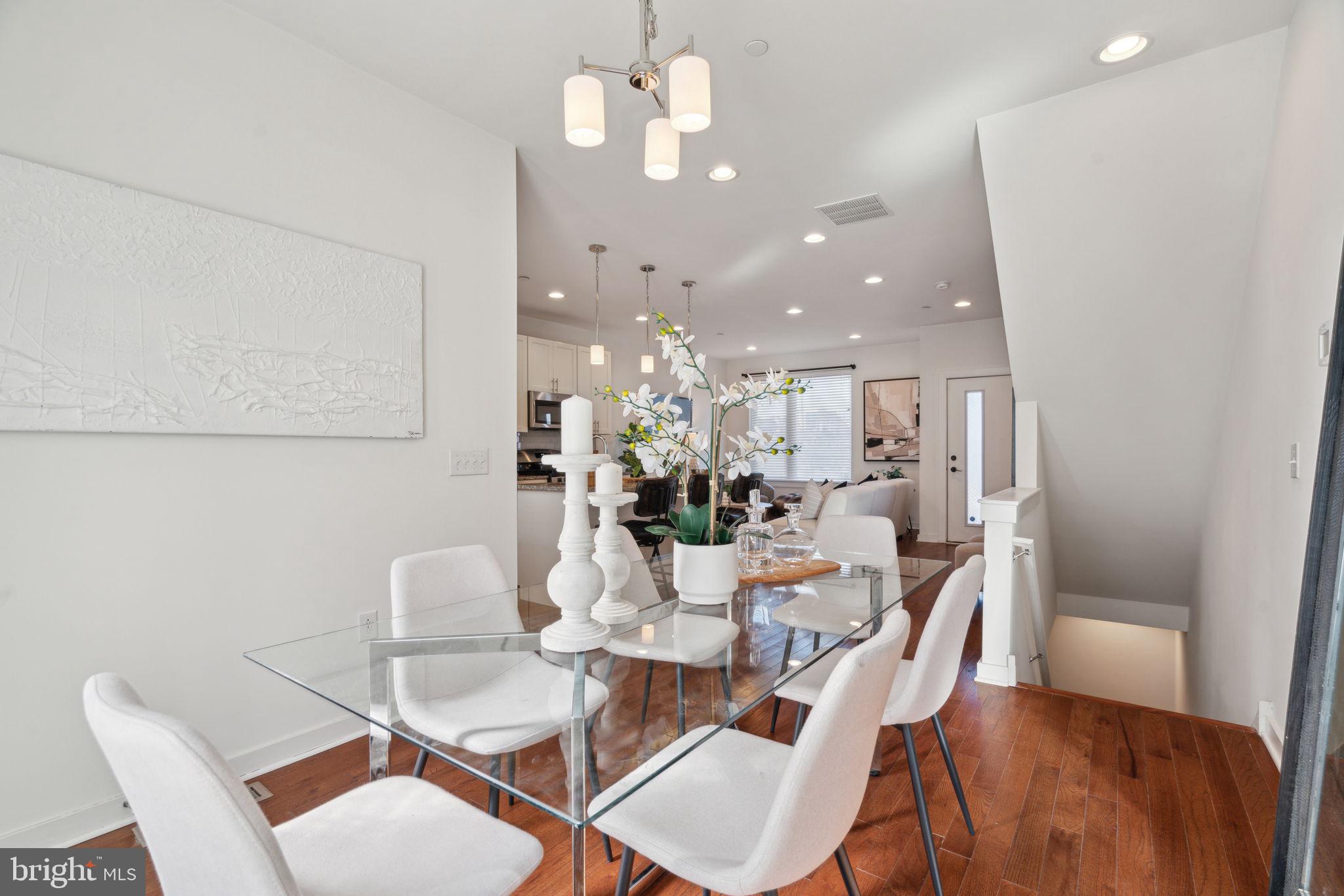 EAST KENSINGTON - Residential
