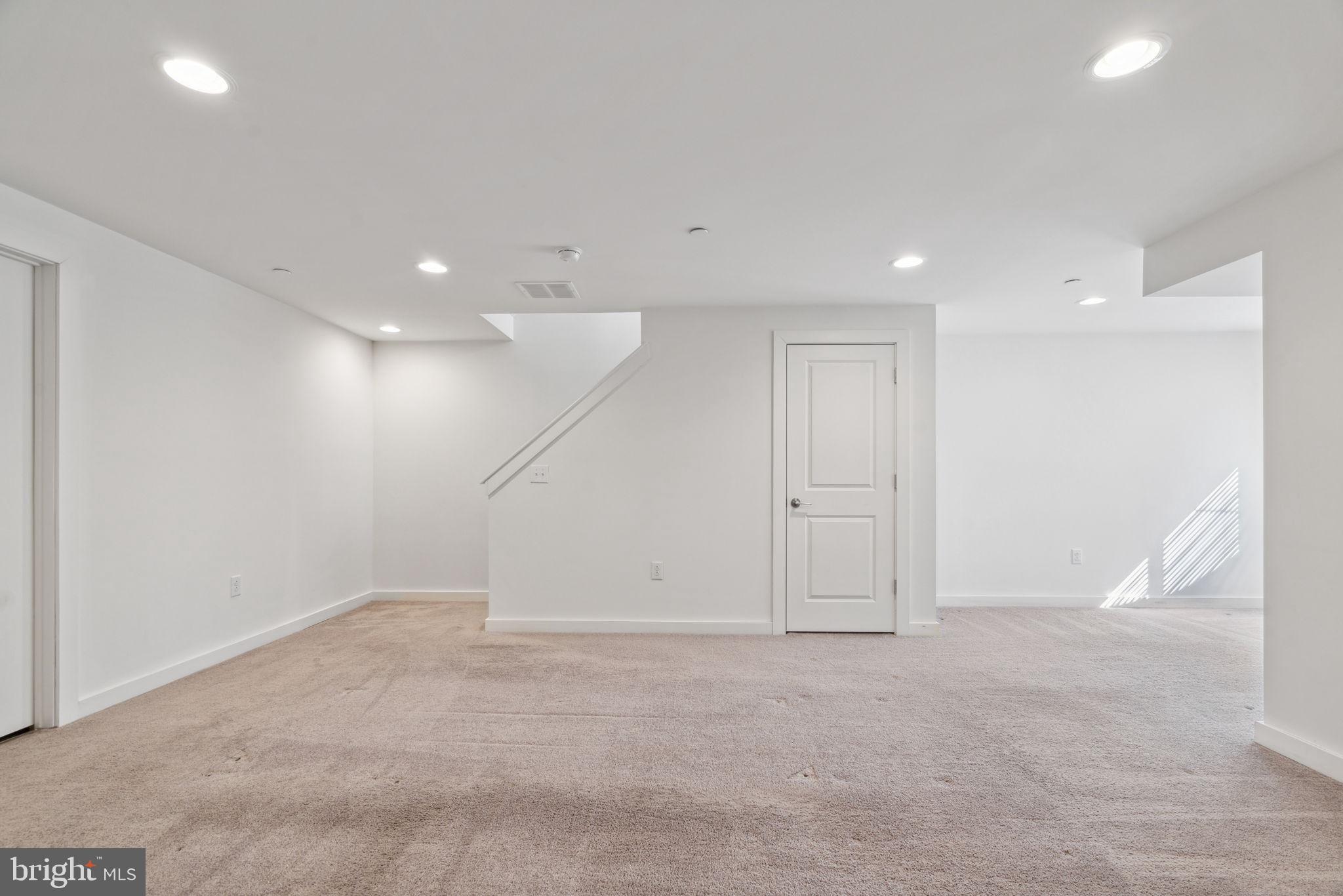 EAST KENSINGTON - Residential