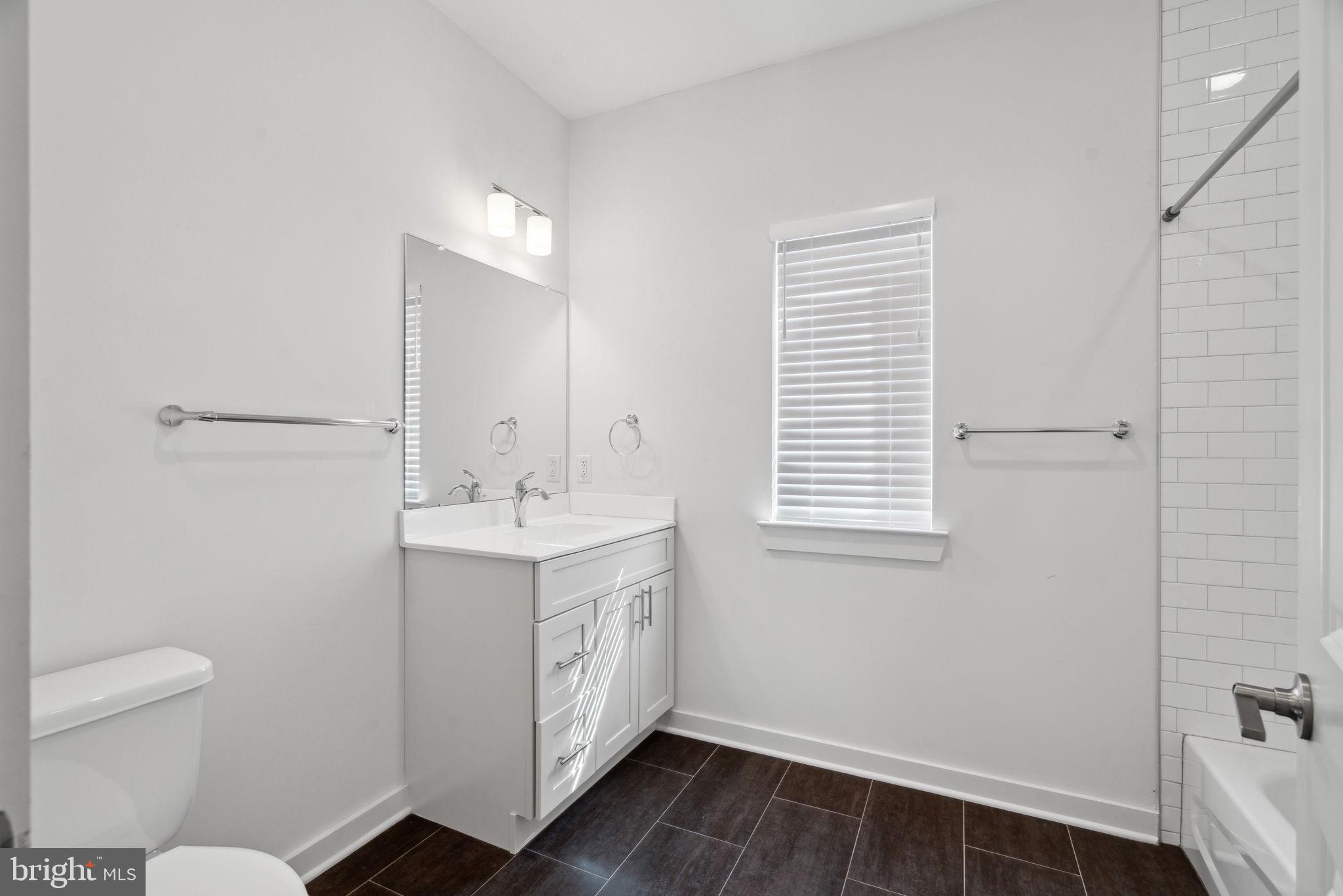 EAST KENSINGTON - Residential