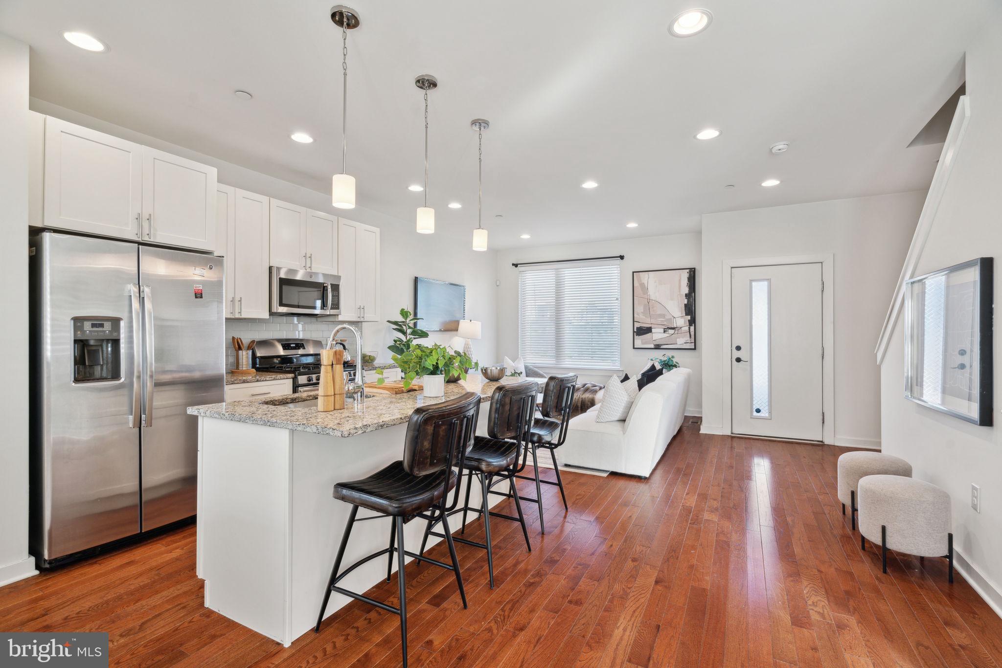 EAST KENSINGTON - Residential