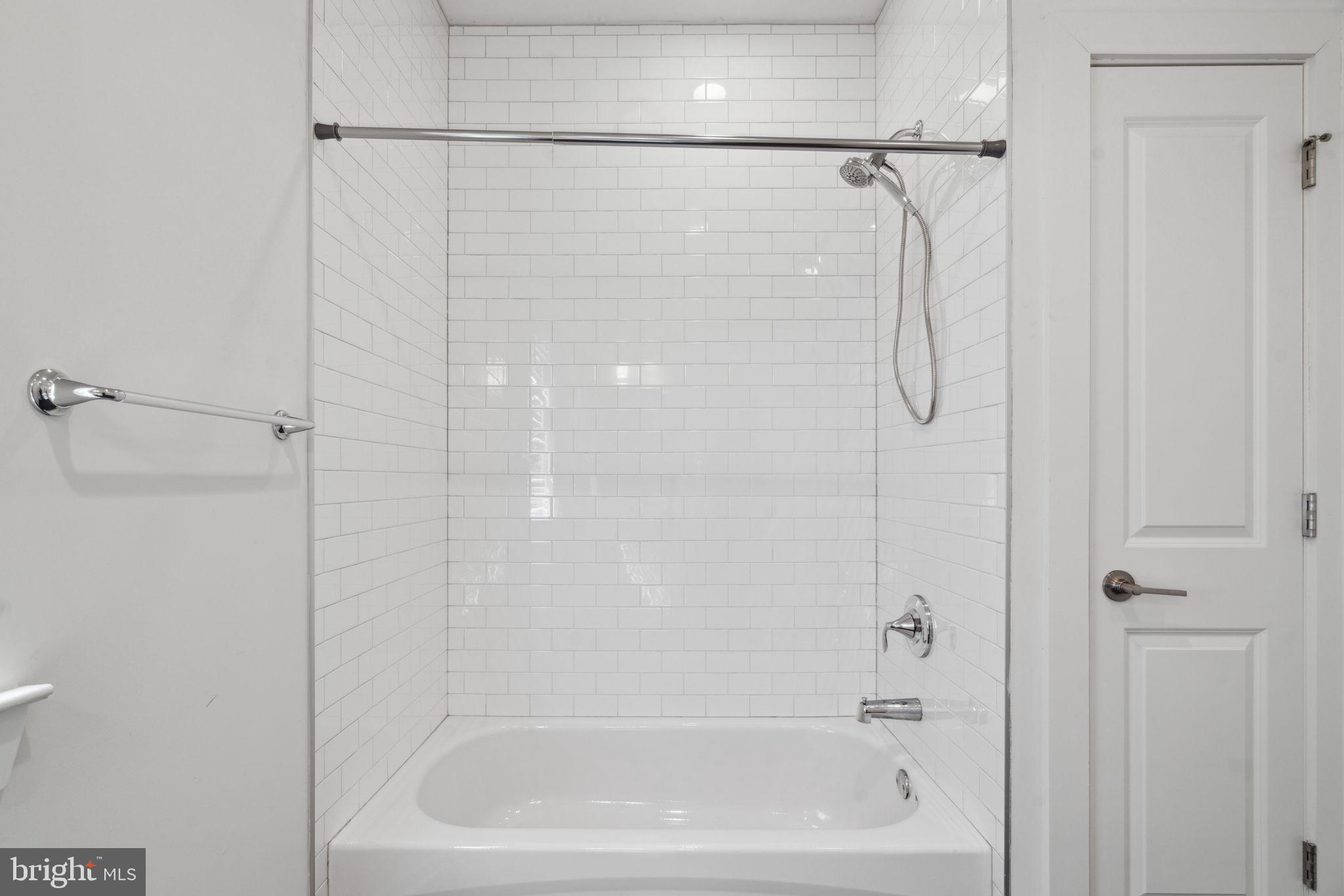 EAST KENSINGTON - Residential