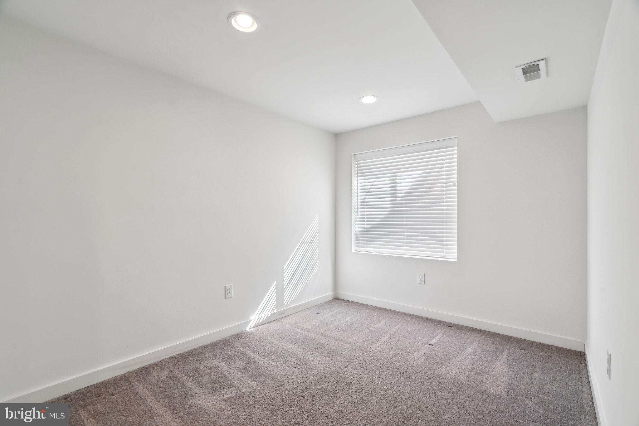 EAST KENSINGTON - Residential