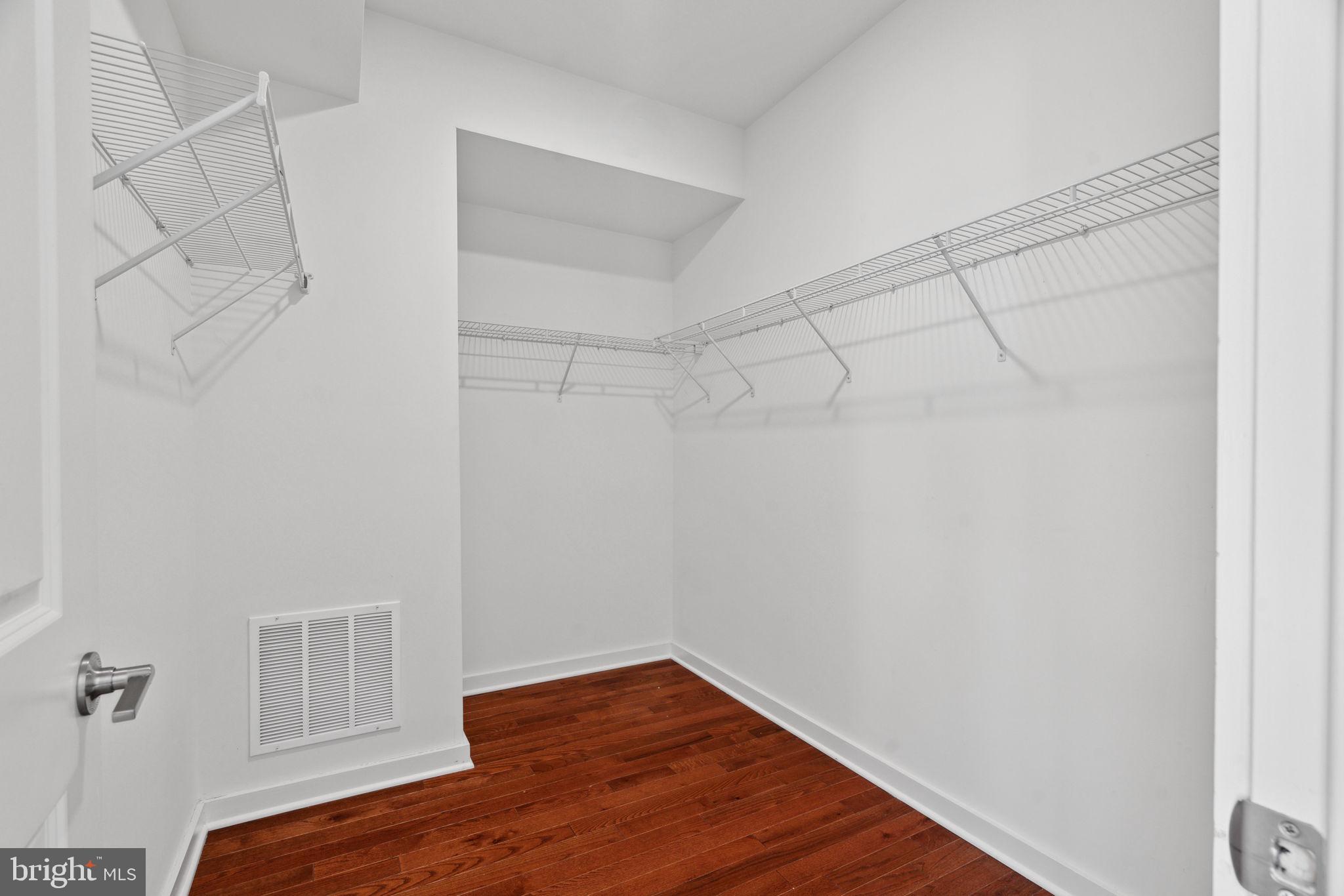 EAST KENSINGTON - Residential