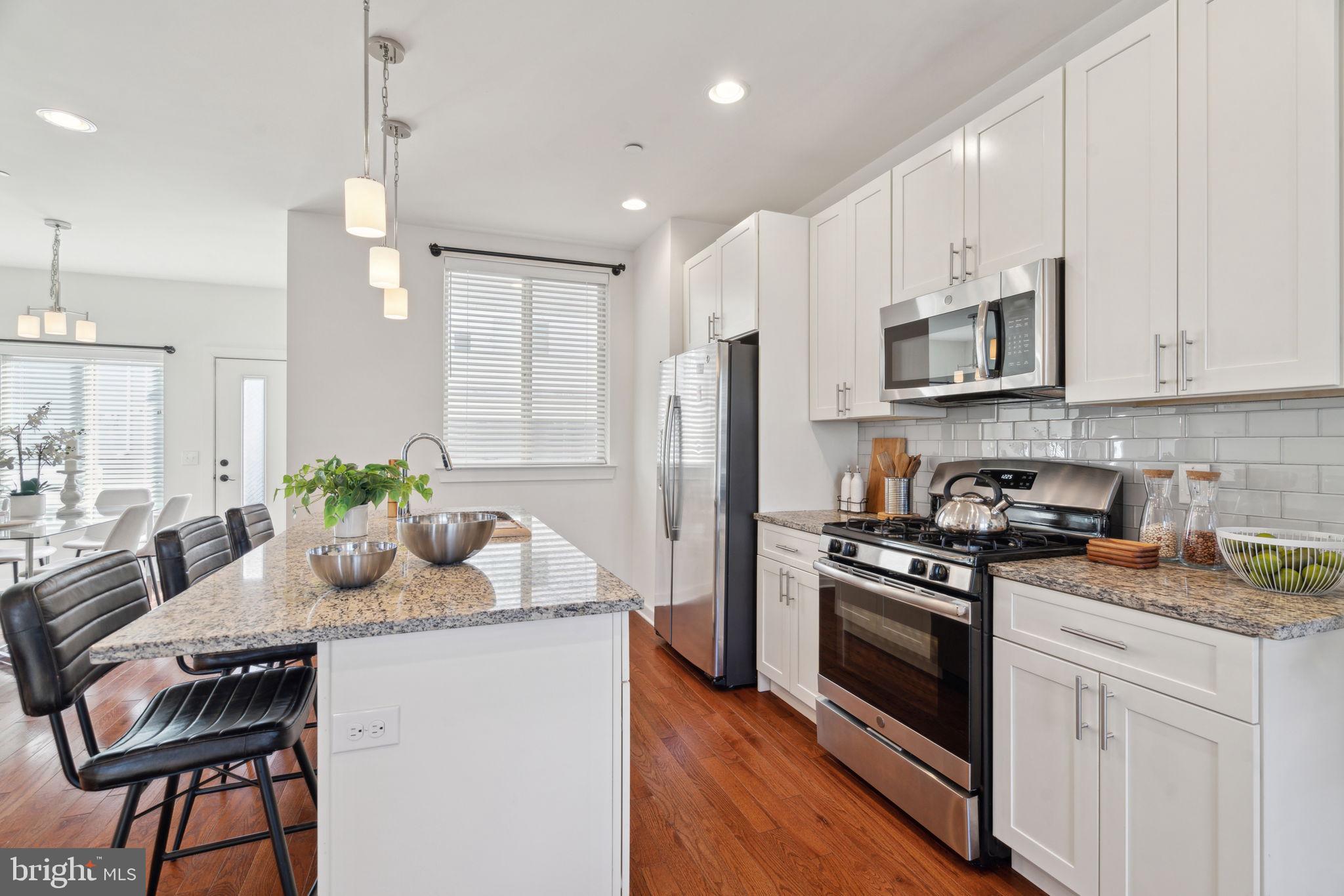 EAST KENSINGTON - Residential