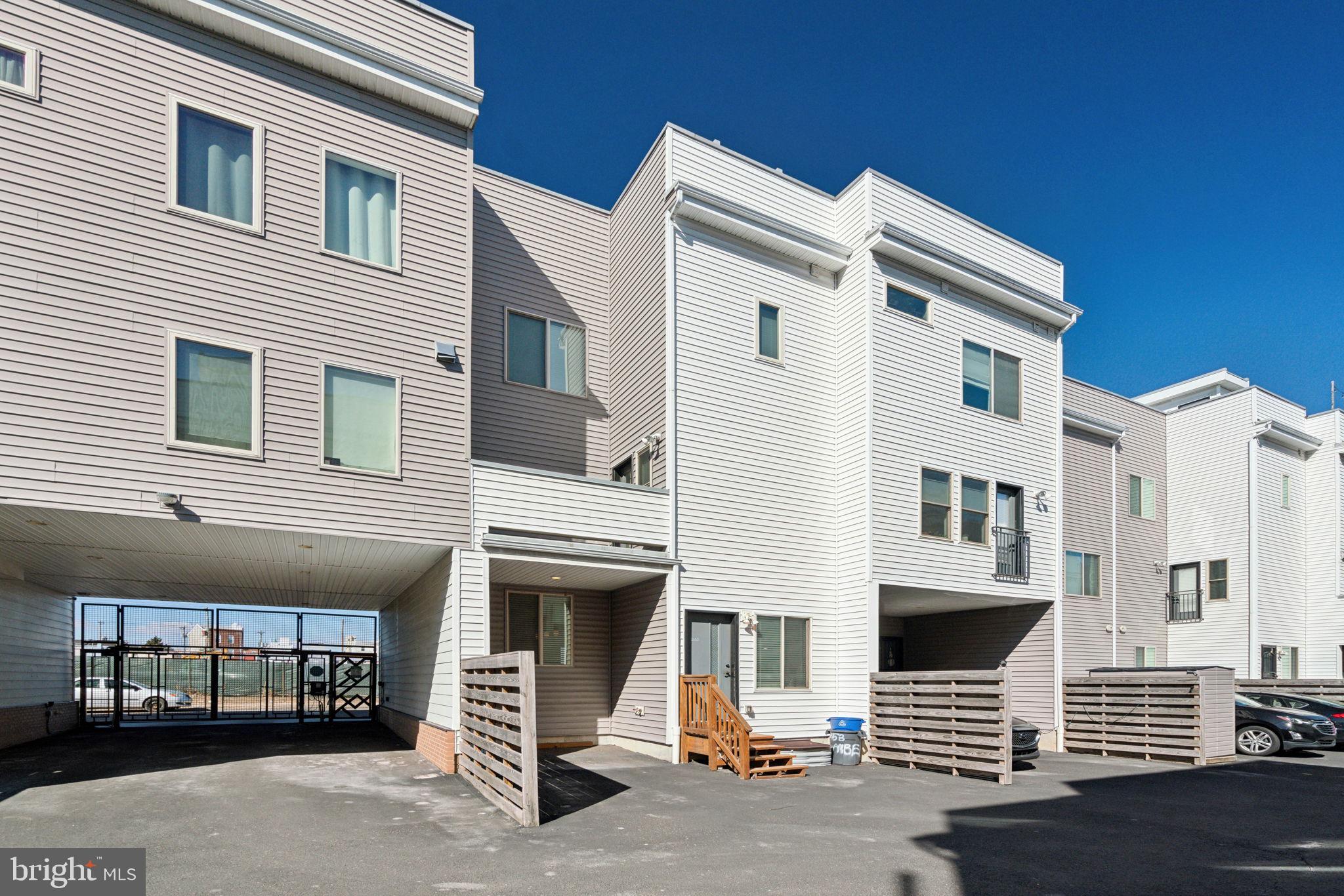 EAST KENSINGTON - Residential