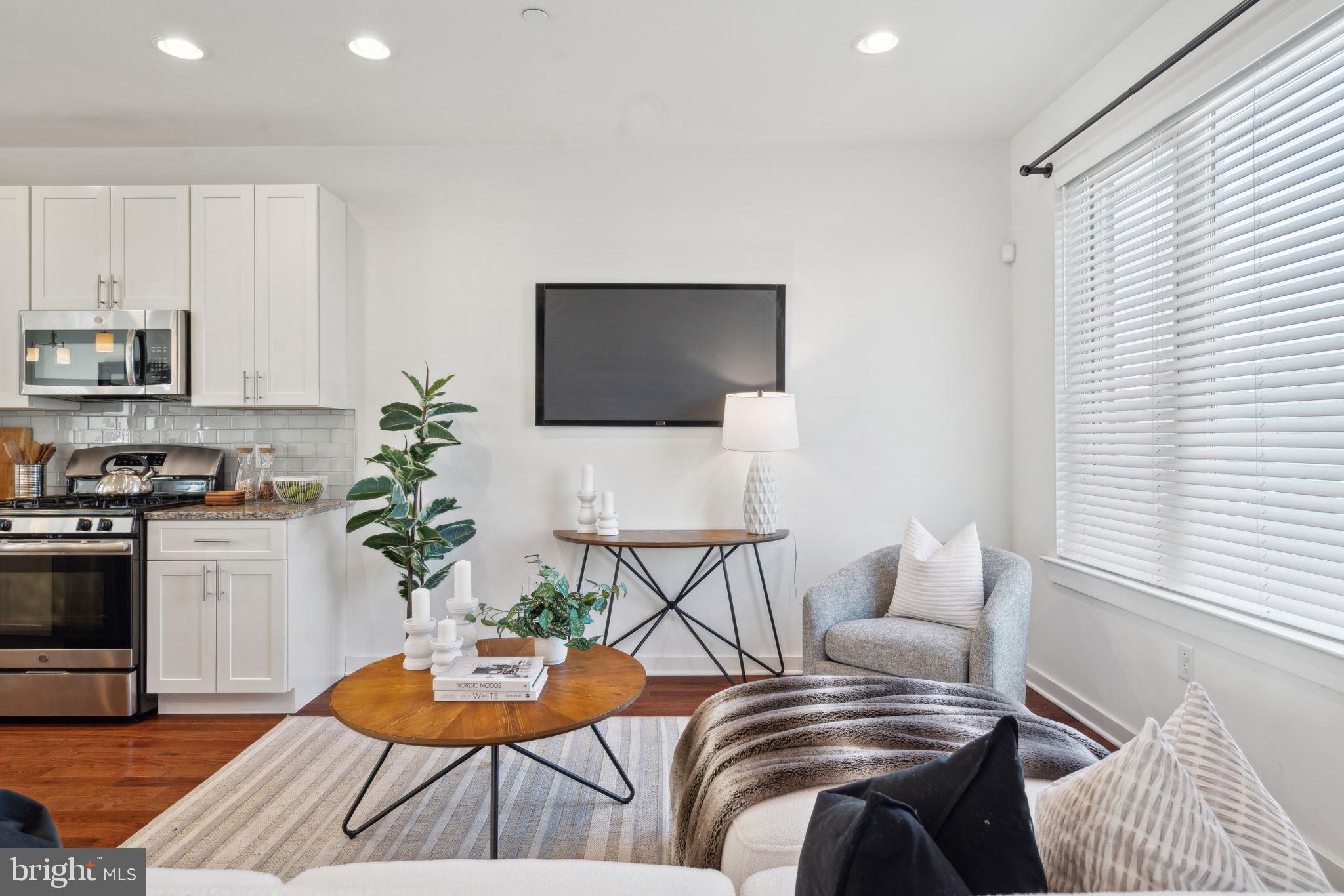 EAST KENSINGTON - Residential