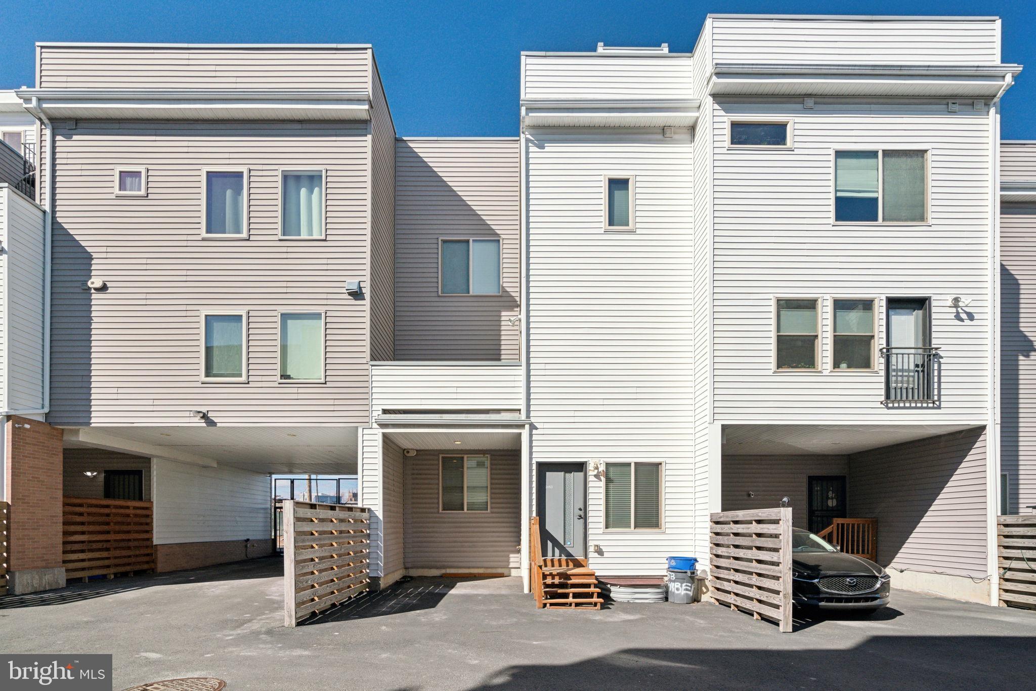 EAST KENSINGTON - Residential