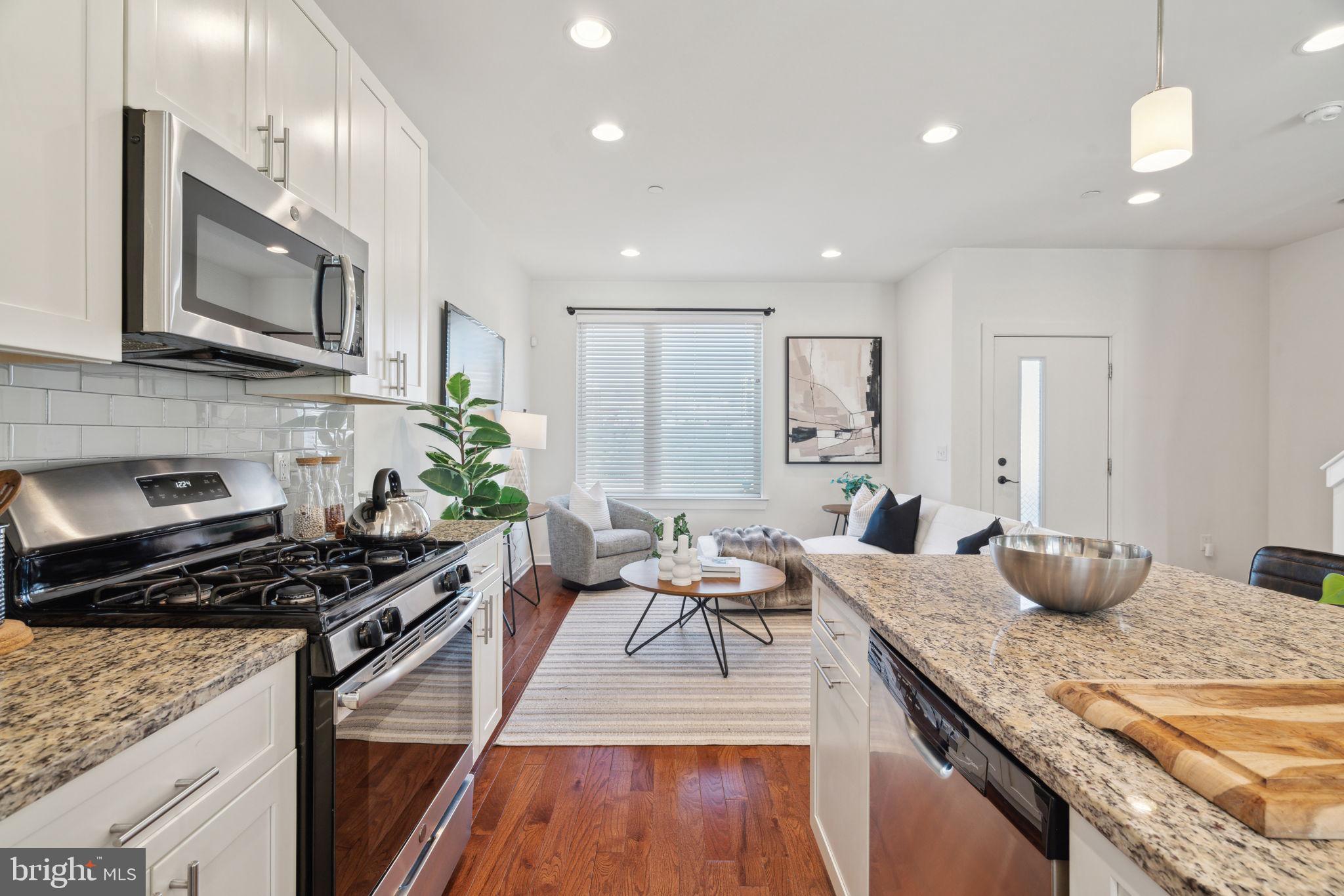 EAST KENSINGTON - Residential