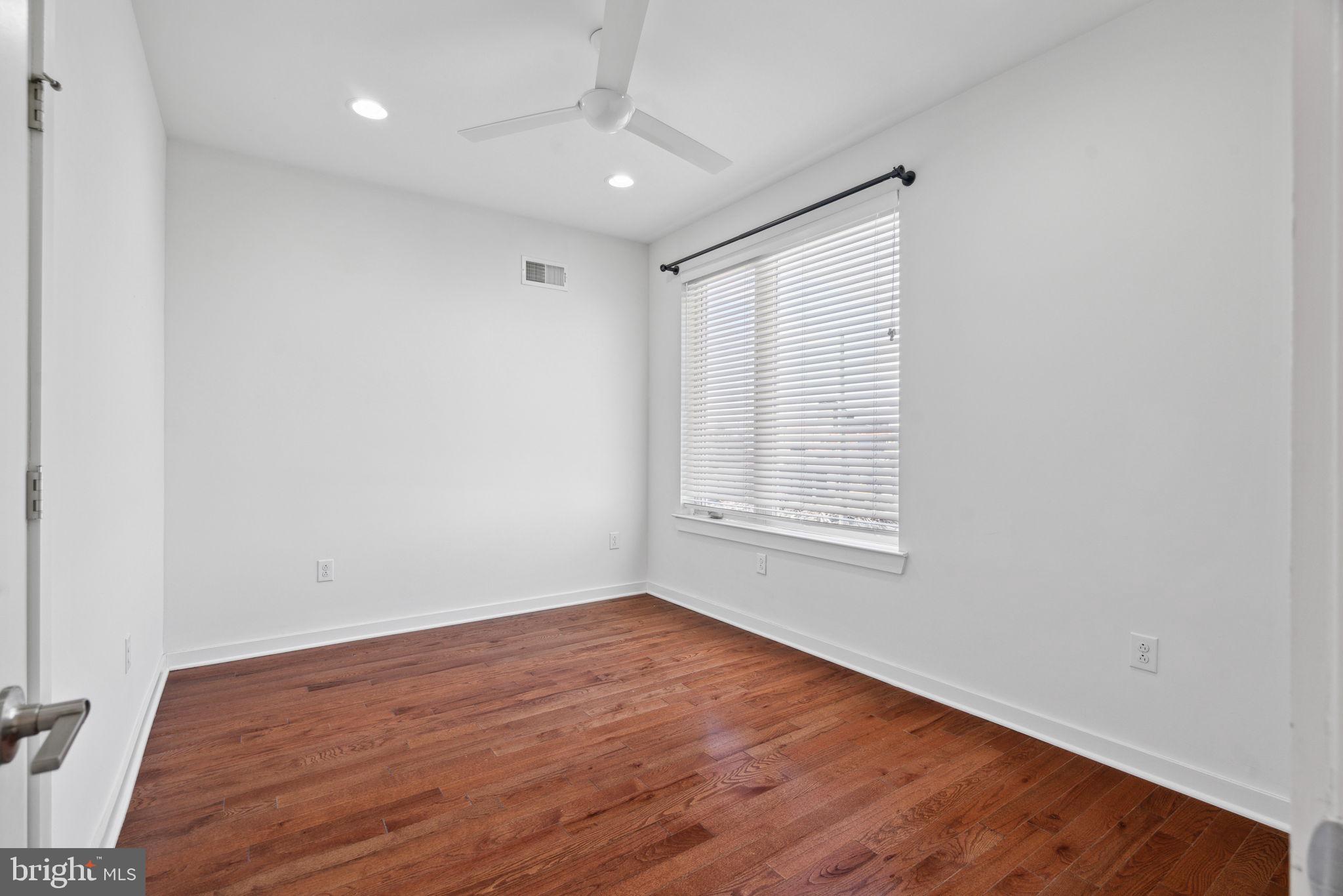 EAST KENSINGTON - Residential