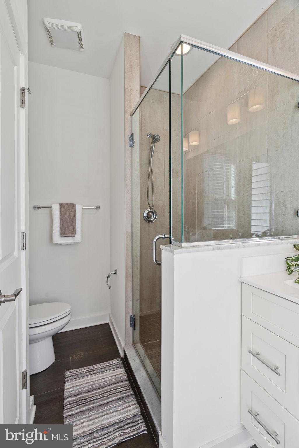 EAST KENSINGTON - Residential