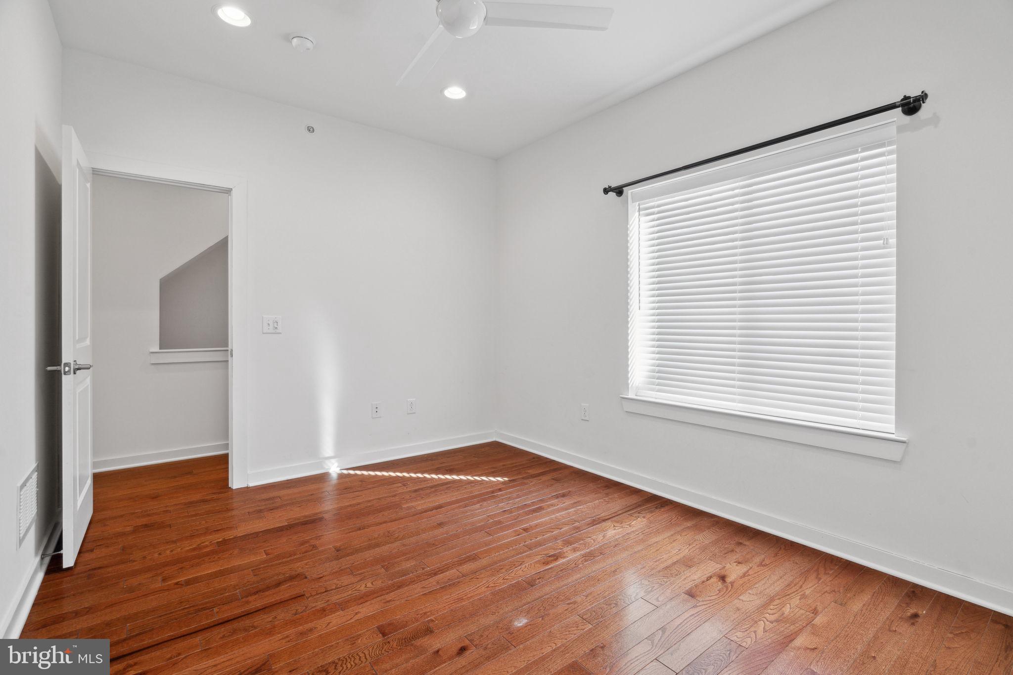 EAST KENSINGTON - Residential