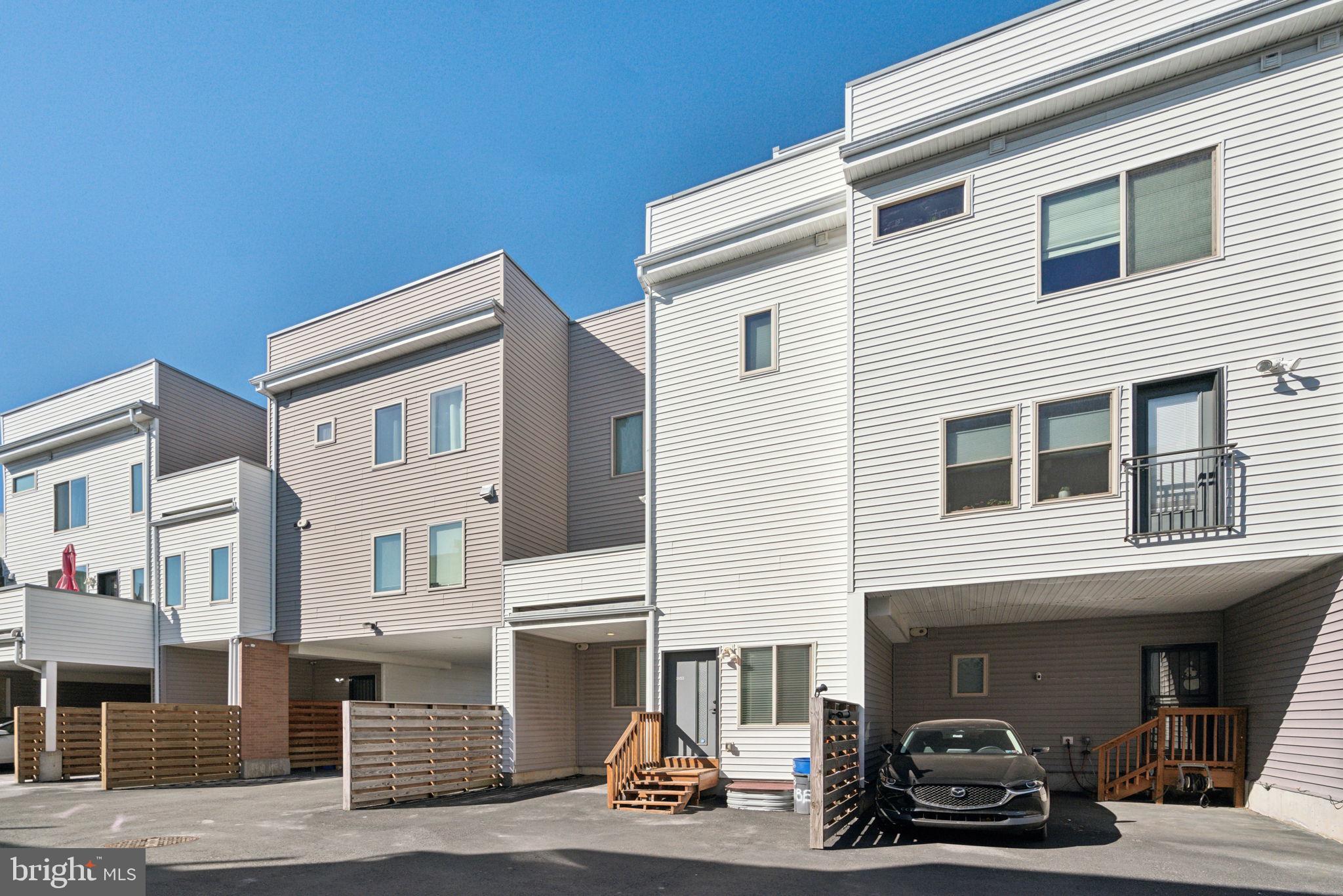 EAST KENSINGTON - Residential