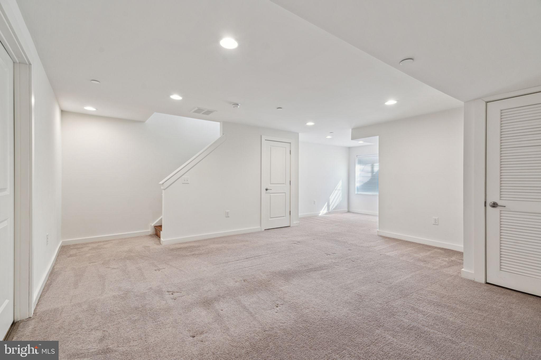 EAST KENSINGTON - Residential